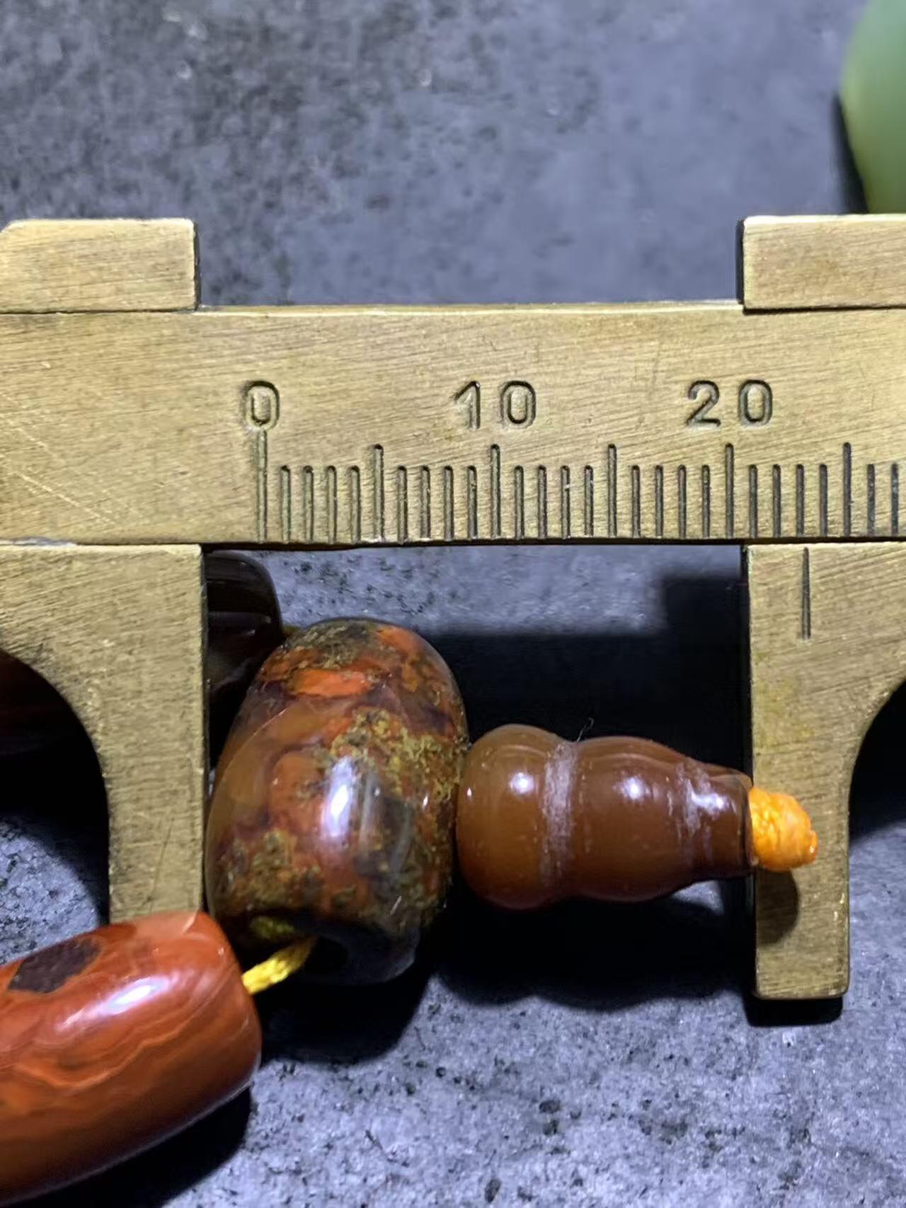 战国红玛瑙配饰一套，。