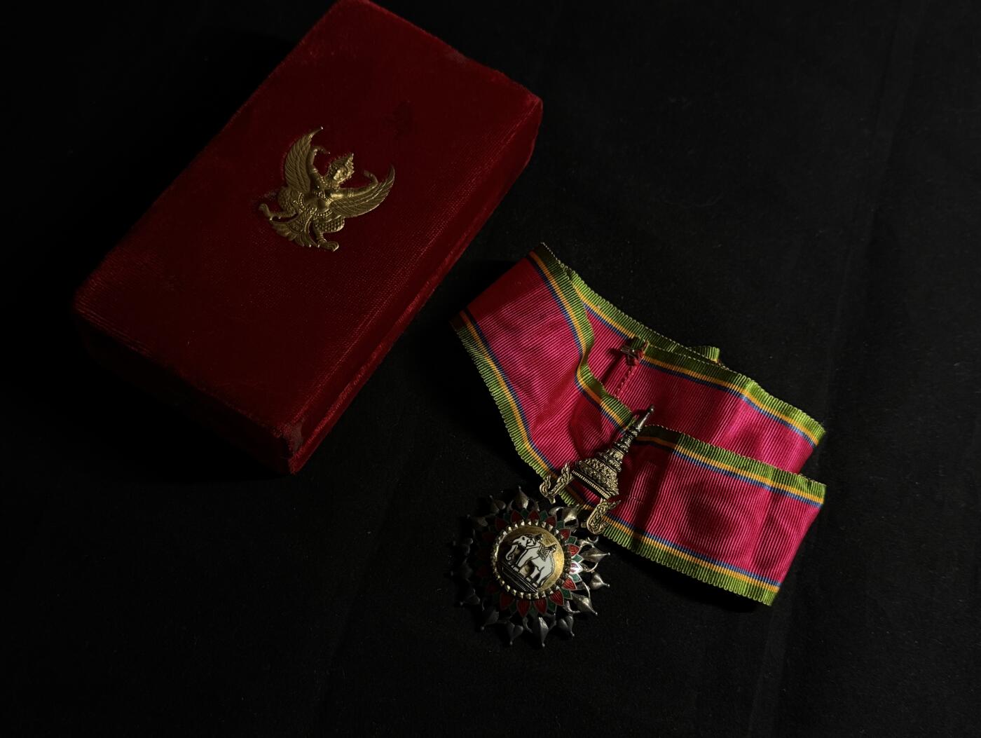 欢庆元旦！戎马世界章牌大赏第109期元旦大拍 泰国白象勋章，银制带盒，指挥官级