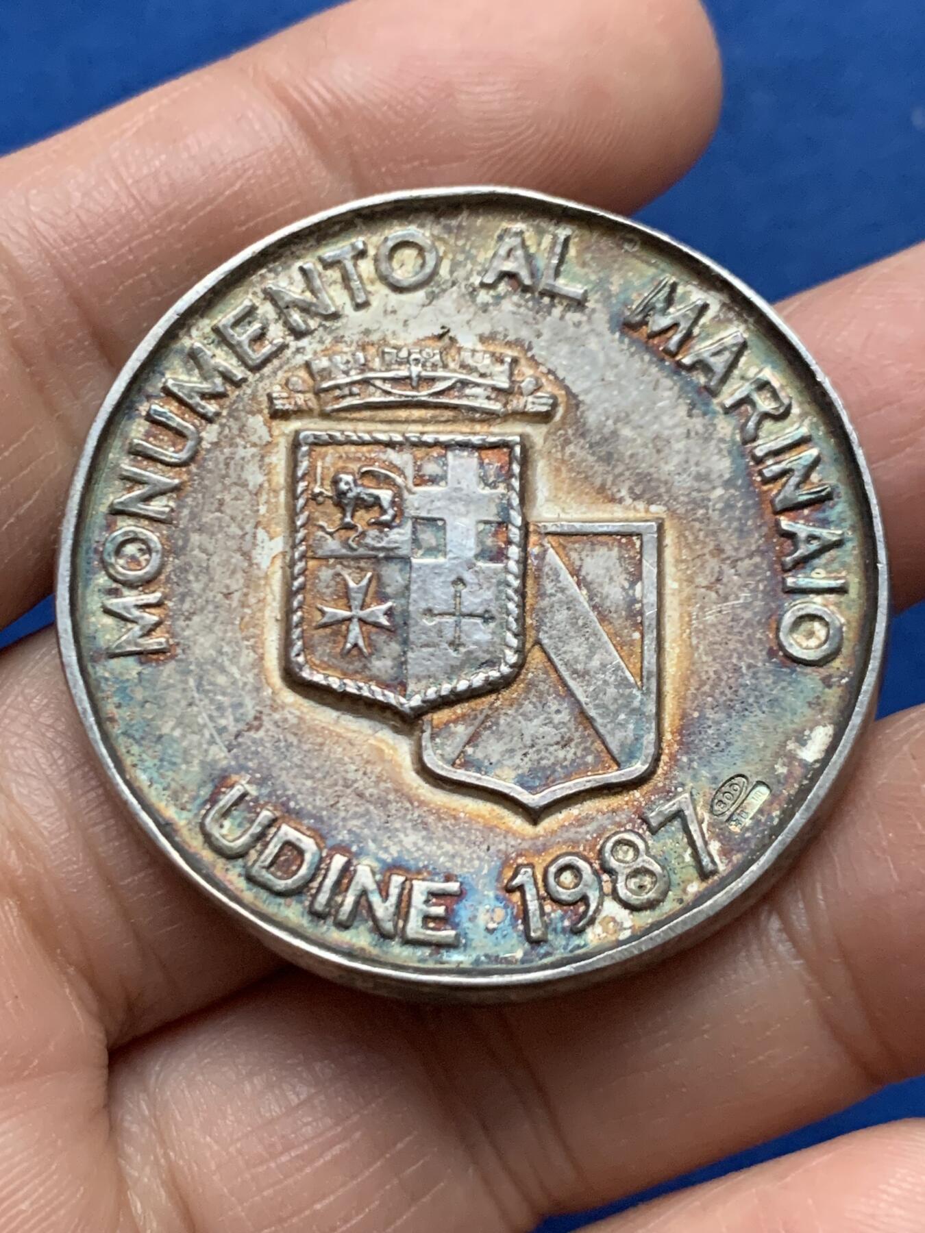 《竞宝斋》第450场 周日，周一，周二  3场连拍 （全场包邮，欢迎送拍） 1987年意大利乌迪内海军纪念碑银章 31.15克 40.6mm