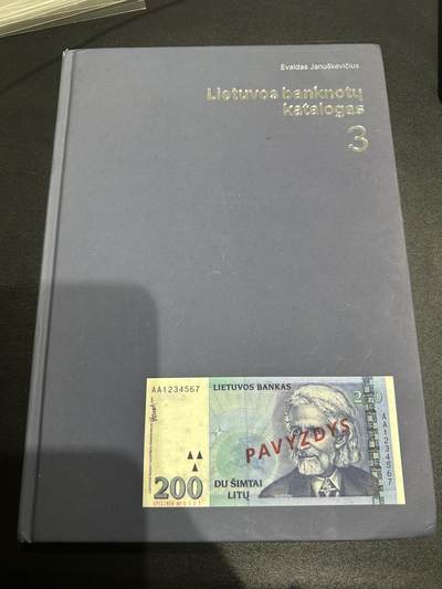 《外钞收藏家》第五百九十六期（精品大拍场）（本平台长期征集拍品、欢迎藏友们联系合作） - 拉脱维亚纸币目录书一本 印刷精美 里面都是实钞扫描图 除边角有些磕碰  接近全新 