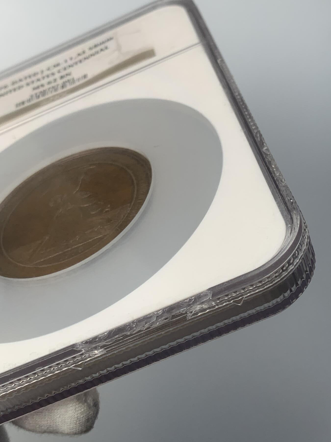 掌中浮雕-藏着的欧洲第047场 NGC MS62 : 1876年美国独立百年纪念铜章，58mm，盒子边缘有破损如图