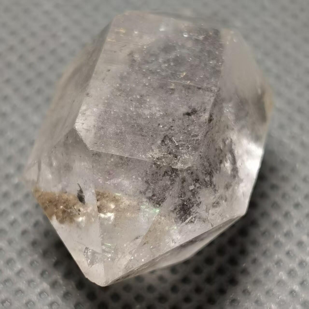 七河·世界钱币杂件水晶矿标小拍（总第31期） 藏家出品 （28）X635 周正云贵闪灵钻水晶（带活动黑砂） 本件拍品由合作藏家邮寄