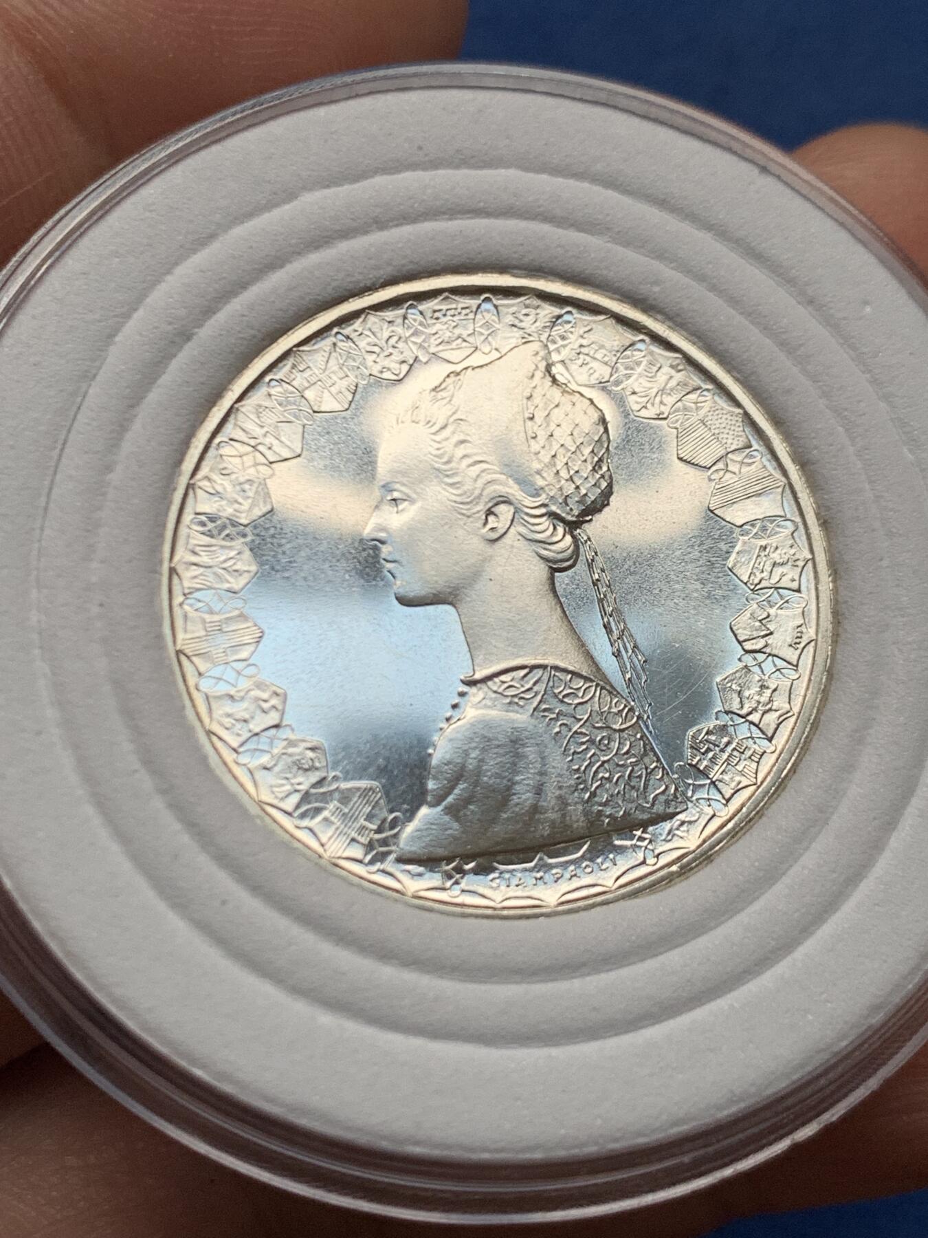 《竞宝斋》第450场 周日，周一，周二  3场连拍 （全场包邮，欢迎送拍） 意大利1975年帆船少女500里拉精制银币