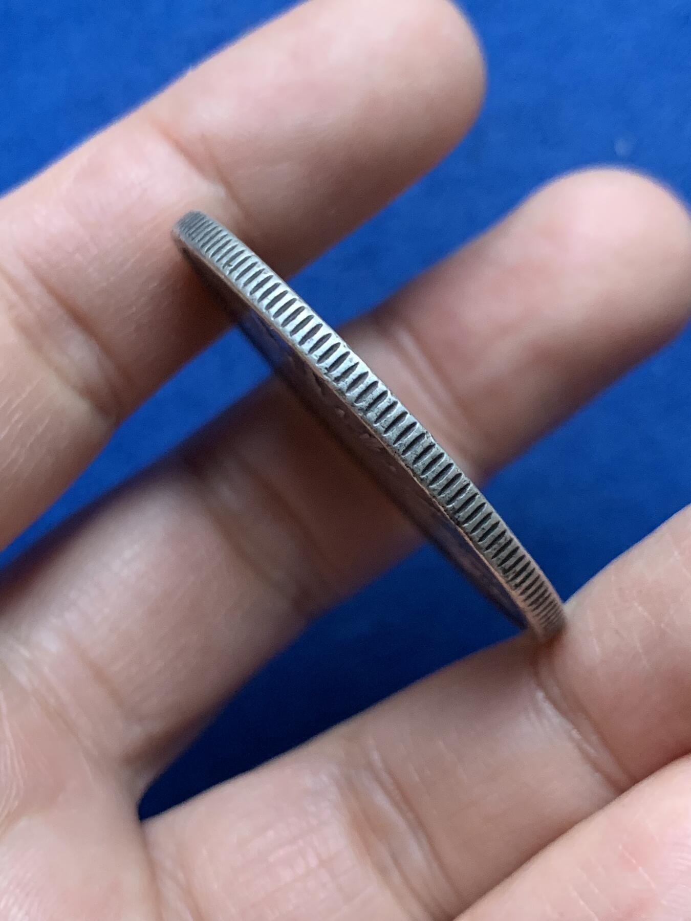 《竞宝斋》第450场 周日，周一，周二  3场连拍 （全场包邮，欢迎送拍） 墨西哥1908年鹰洋银币，双面有戳，细节见图。