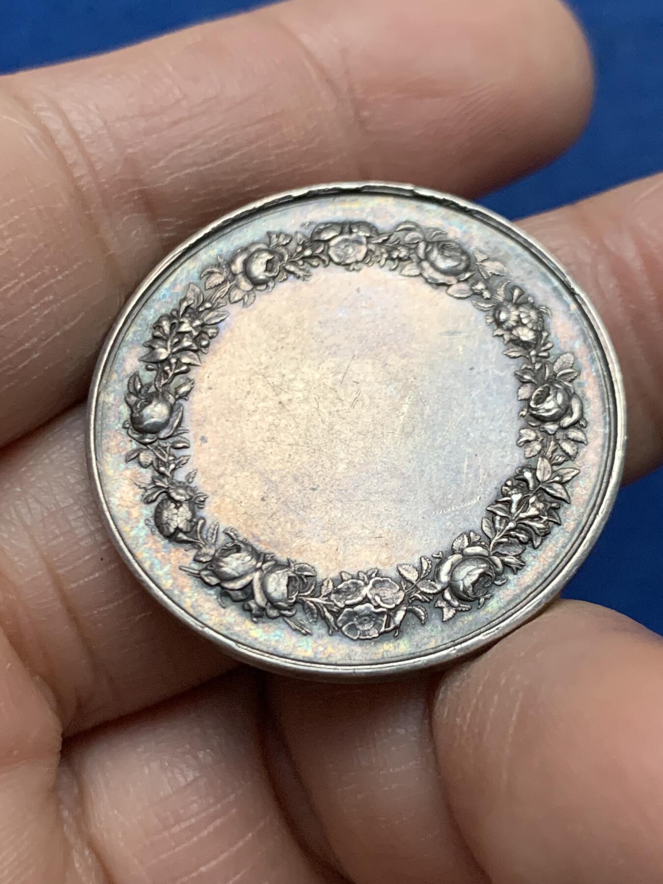 《竞宝斋》第450场 周日，周一，周二  3场连拍 （全场包邮，欢迎送拍） 法国结婚银章 14克 31.6mm 丰饶角银标 背面无刻字