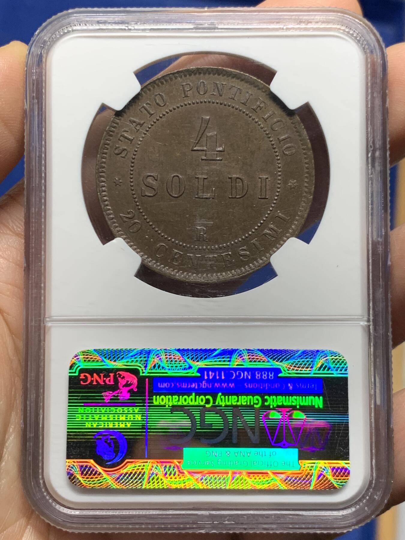 《竞宝斋》第450场 周日，周一，周二  3场连拍 （全场包邮，欢迎送拍） NGC MS63BN 亚军分 教皇国1867年4索尔都大铜币，手感厚重的大铜，流通充分，高分不易。此枚铜光犹存，发丝细节全深打，状态很好。NGC老盒严评，更高仅有1枚