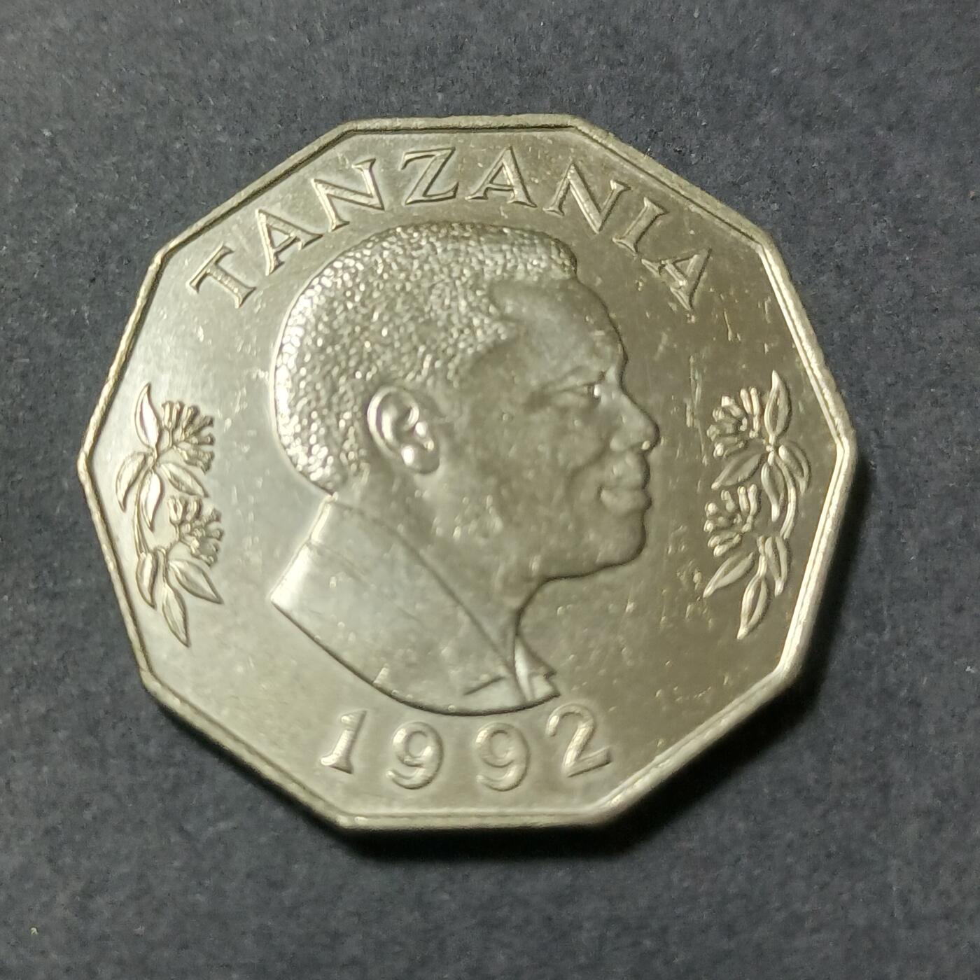 【游宝包邮场】蛇年第101期 世界各国纪念币 坦桑尼亚-20先令 1992年