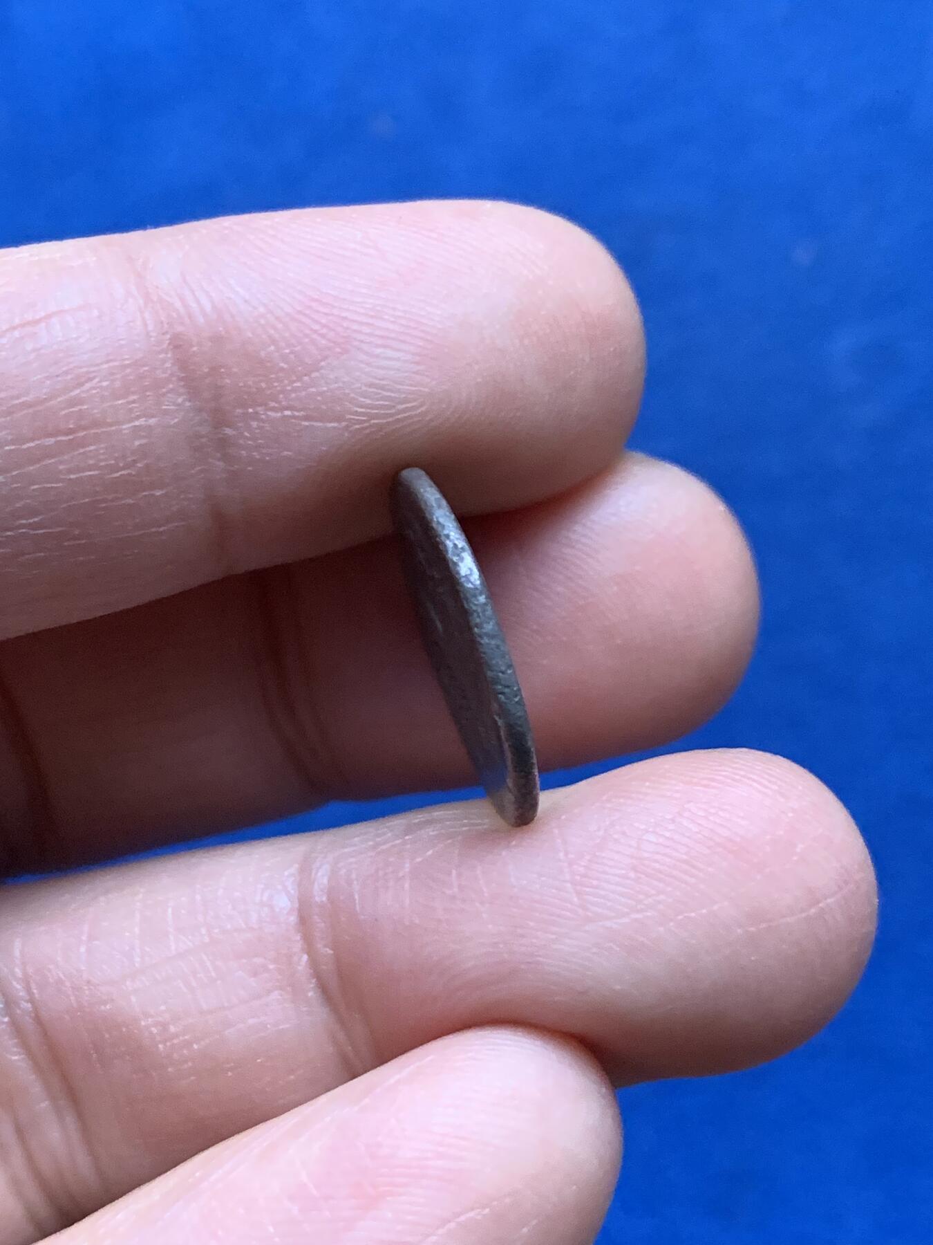 《竞宝斋》第450场 周日，周一，周二  3场连拍 （全场包邮，欢迎送拍） 古罗马共和 公元前123年 卡约之子马库斯·范尼乌斯“胜利女神驾驷马车”迪纳里银币 3.64克