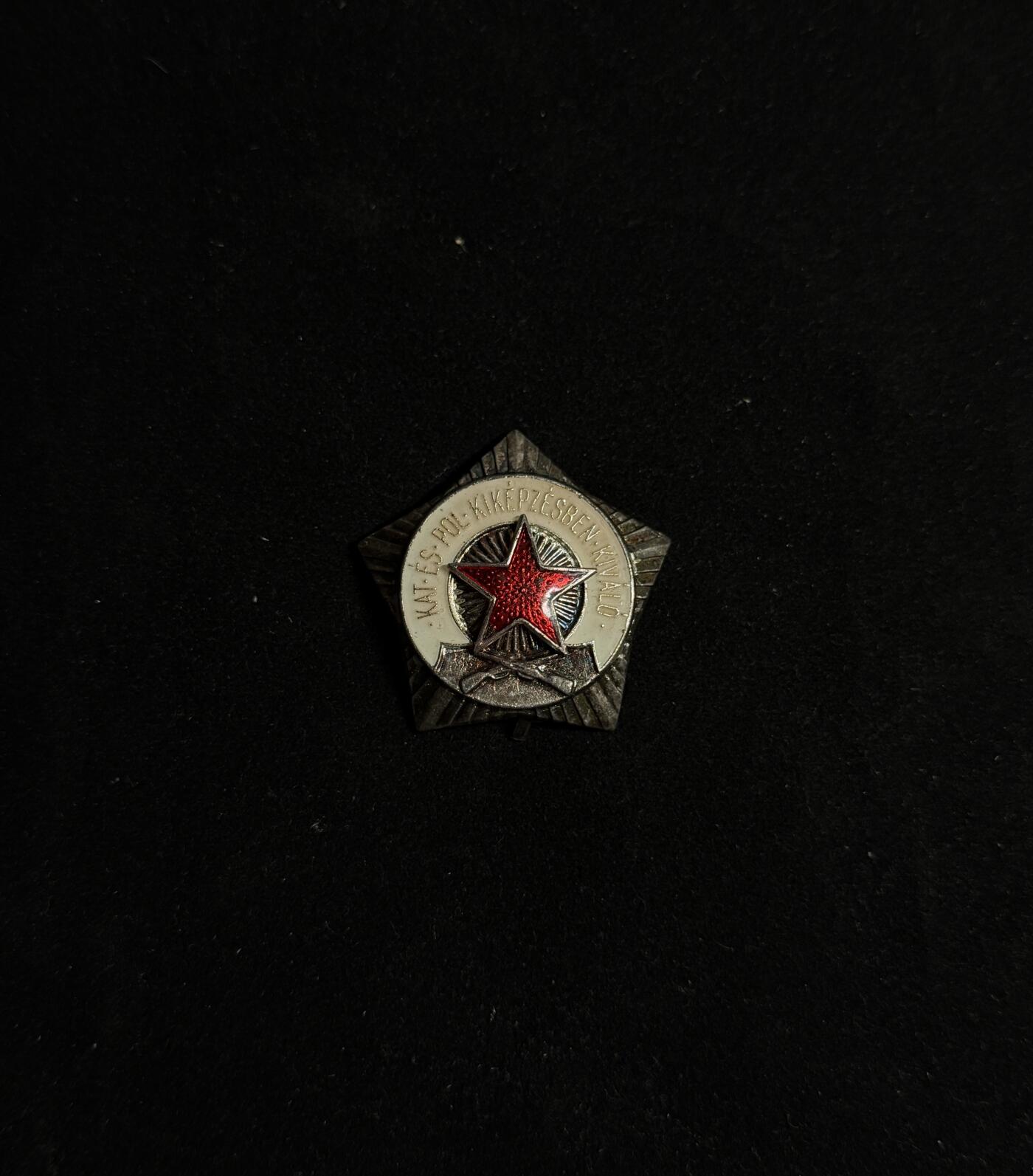 欢庆元旦！戎马世界章牌大赏第109期元旦大拍 匈牙利人民军军事政治训练优秀证章