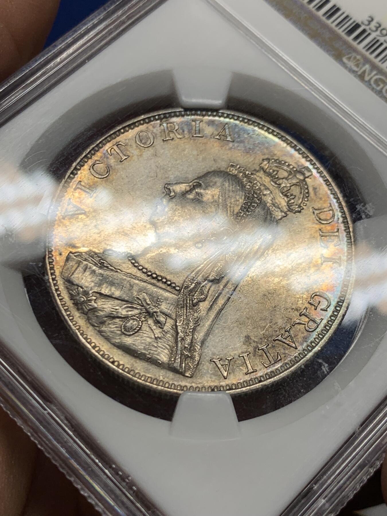 《竞宝斋》第450场 周日，周一，周二  3场连拍 （全场包邮，欢迎送拍） NGC AU58 英国 1887年 维多利亚高冠 双弗洛林 4先令银币 带五彩包浆 状态很好