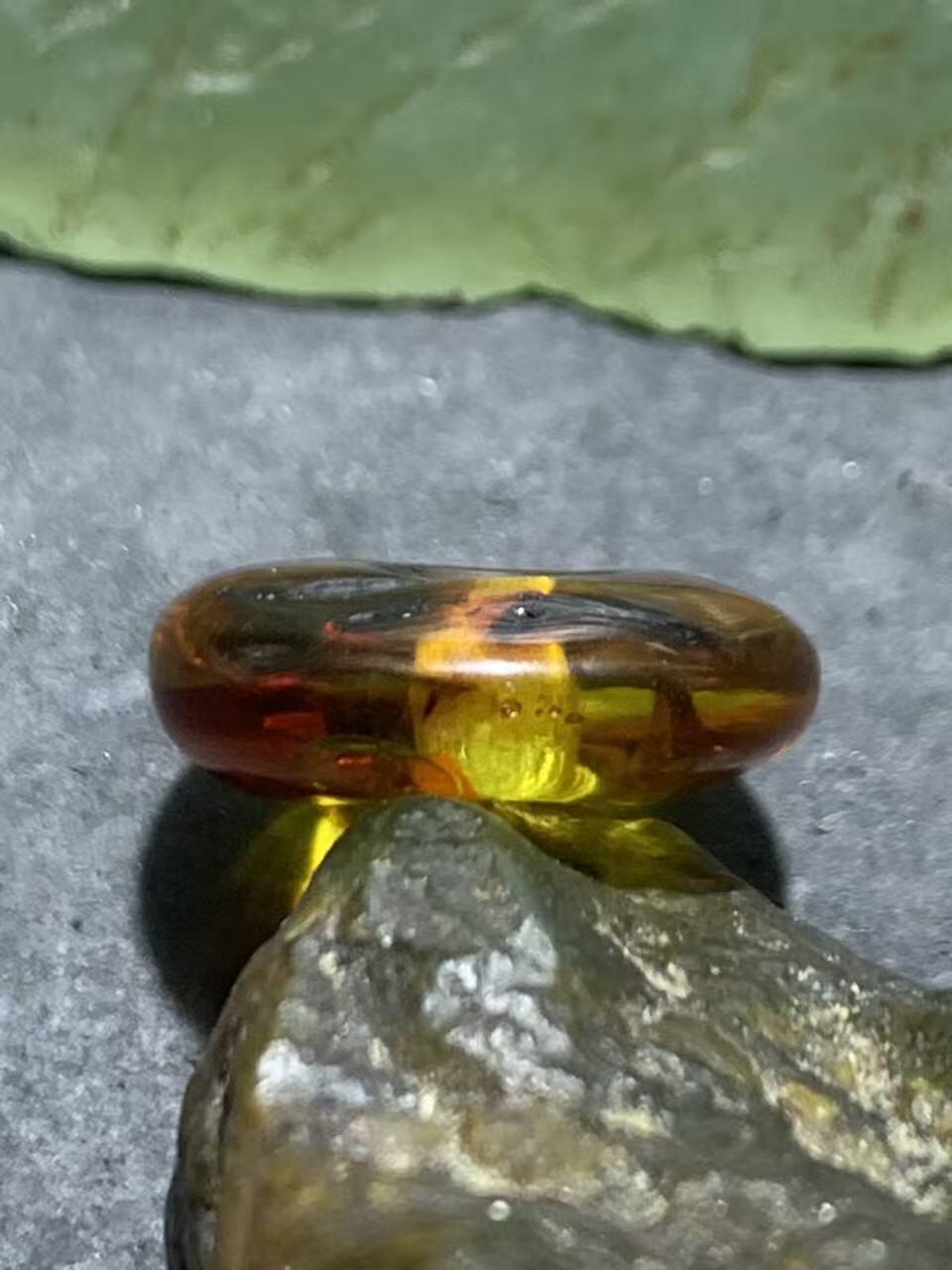 精美乌克兰花珀通货平安扣一个