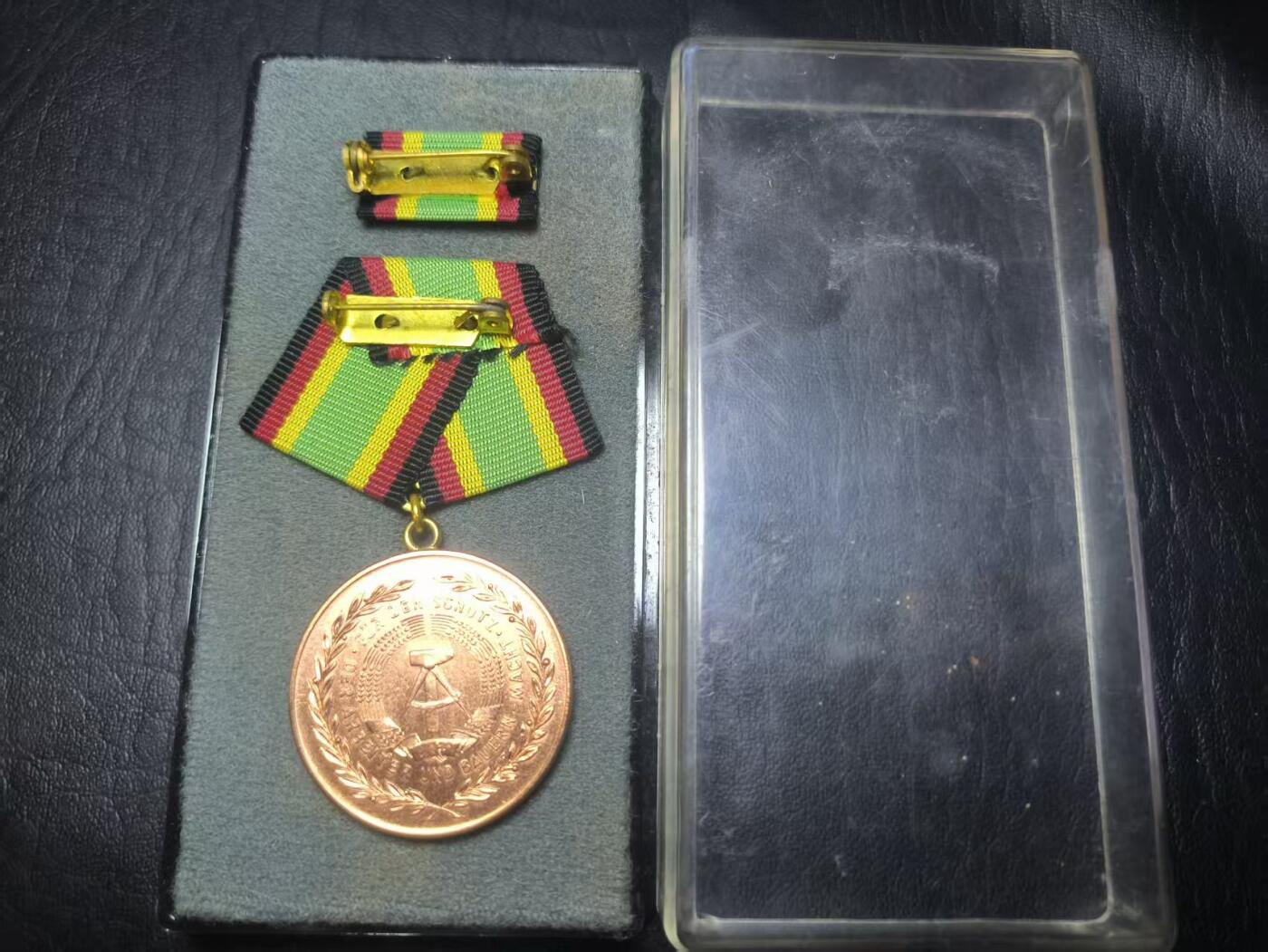 罗岚⭐爱藏⭐甄选专拍第二场-分享拍场赚佣（实体店在建中···） 民主德国人民军铜级忠诚服役奖章带盒略 早期绒布盒版本