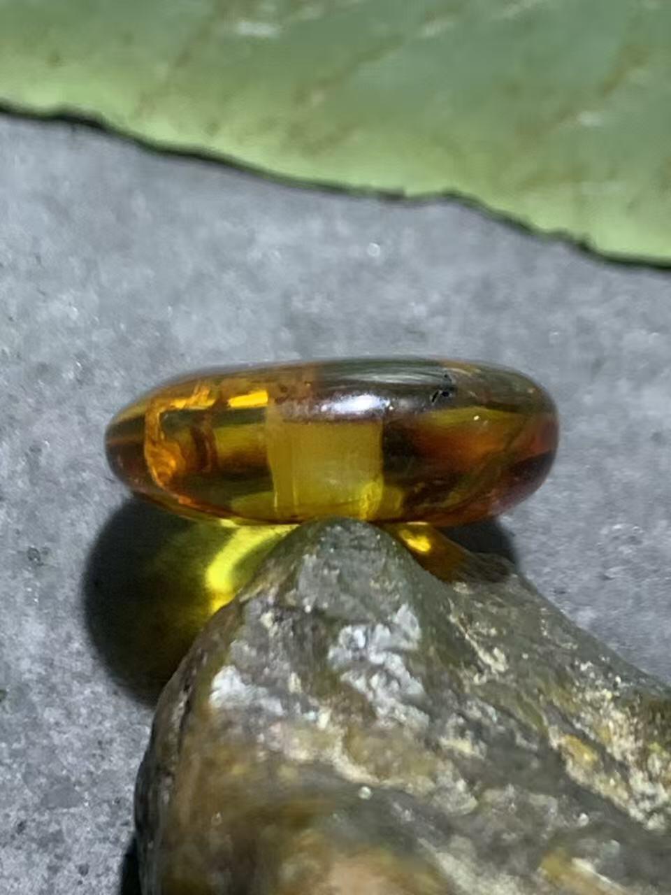 精美乌克兰花珀通货平安扣一个