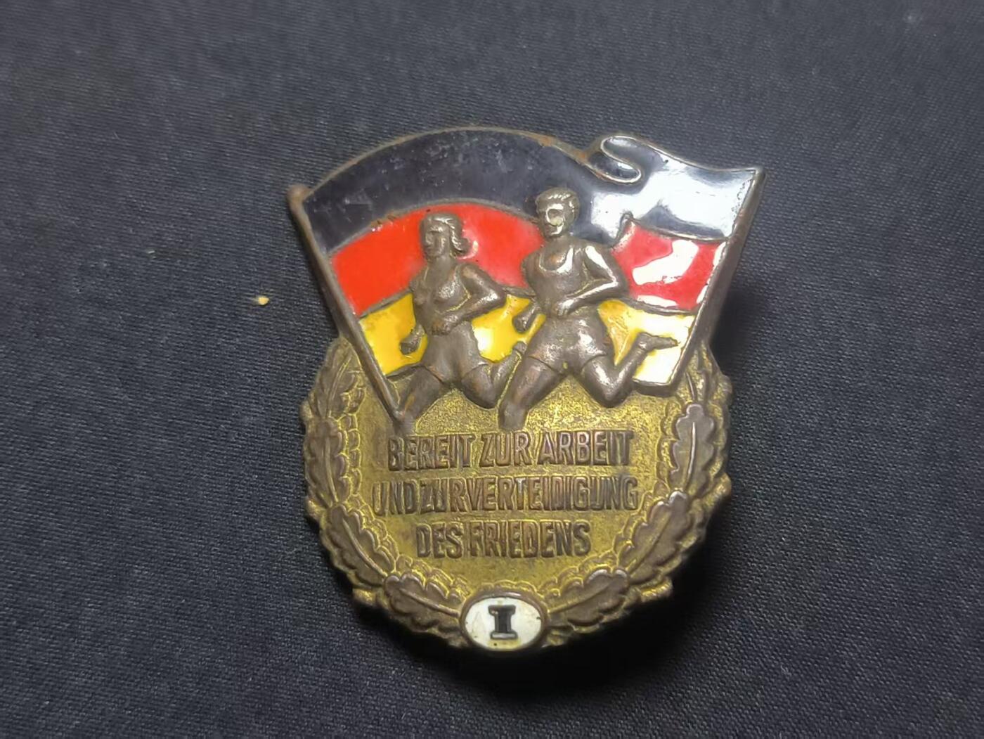 罗岚⭐爱藏⭐甄选专拍第二场-分享拍场赚佣（实体店在建中···） 民主德国国家体育成就奖章 早期五十年代黄铜热珐琅版本 早期带编号