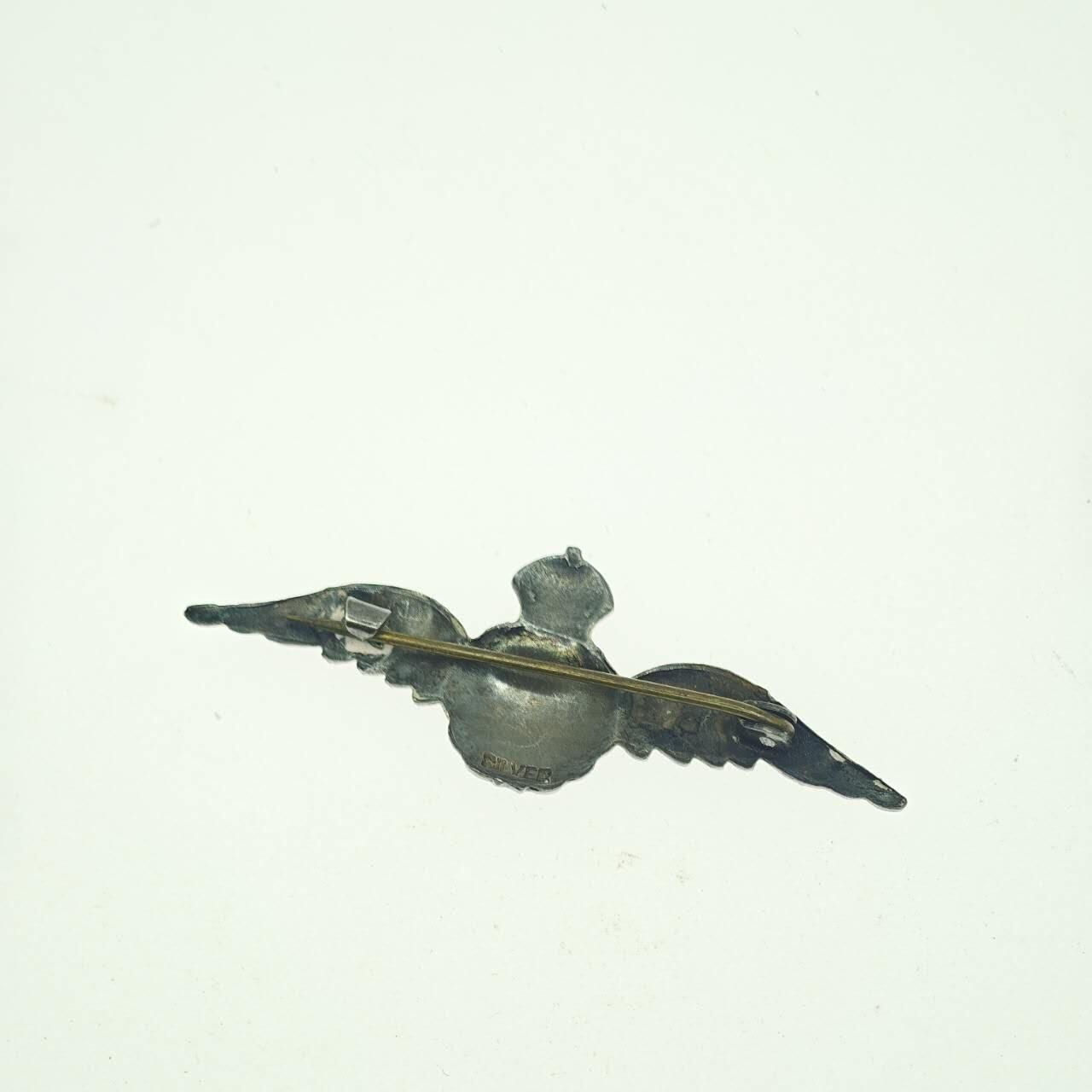 勋章奖章交易所2025年12月28拍卖 英国皇家空军证章，银质珐琅