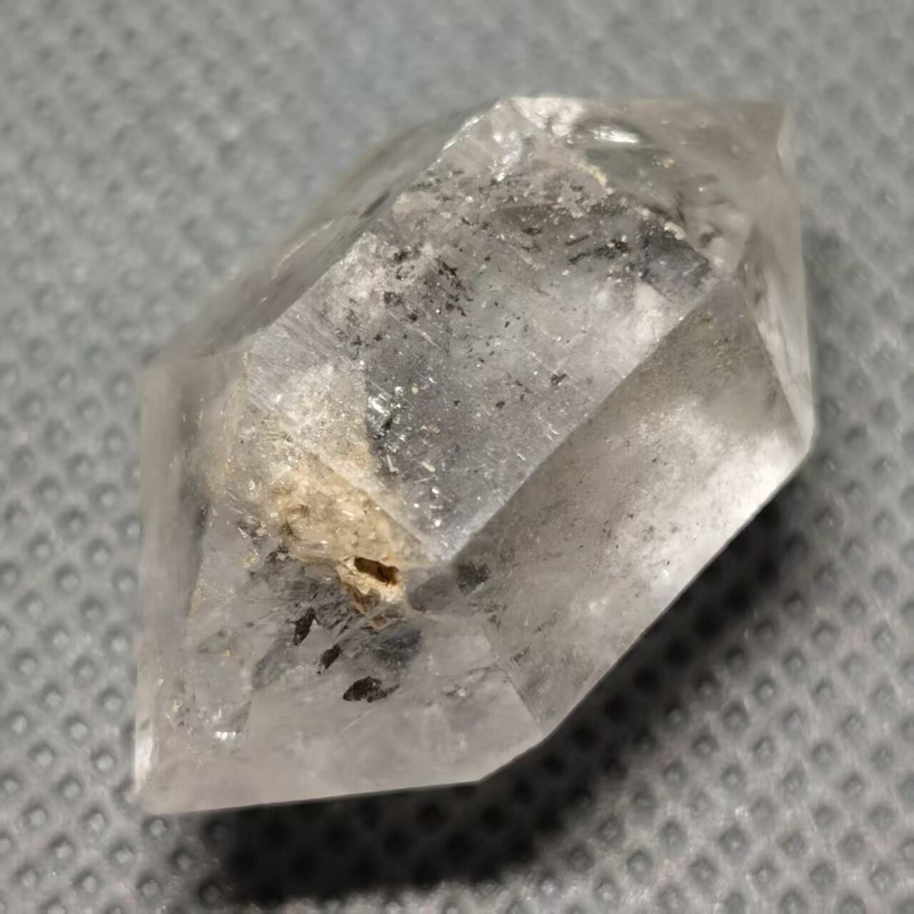 七河·世界钱币杂件水晶矿标小拍（总第31期） 藏家出品 （28）X635 周正云贵闪灵钻水晶（带活动黑砂） 本件拍品由合作藏家邮寄