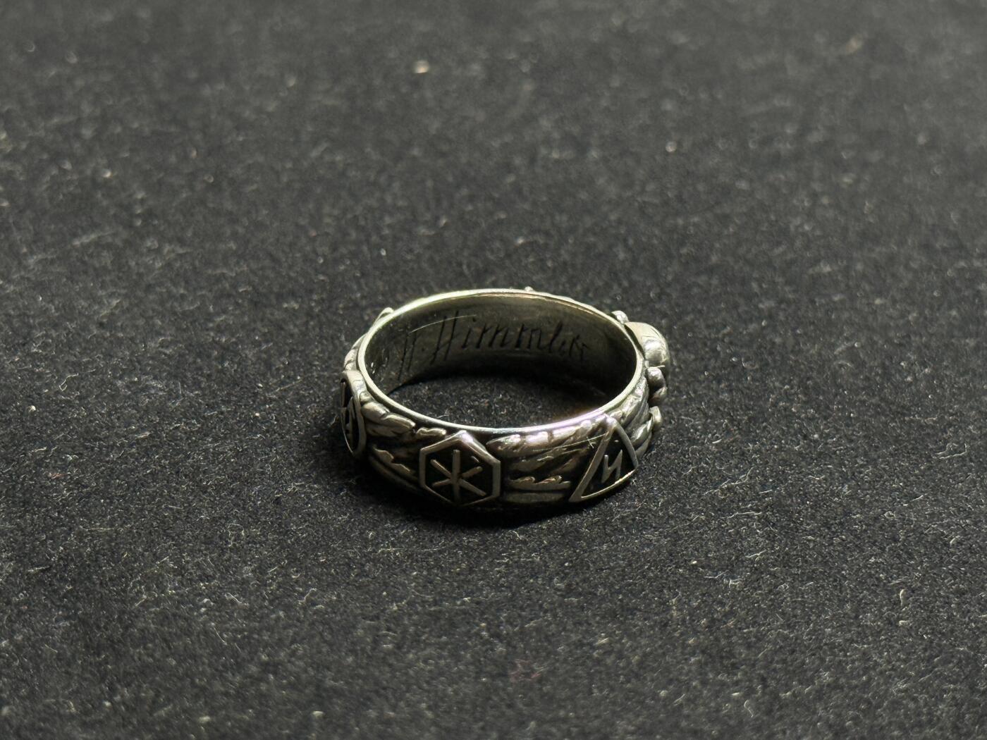 欢庆元旦！戎马世界章牌大赏第109期元旦大拍 德国二战荣誉骷髅戒指，银制复刻