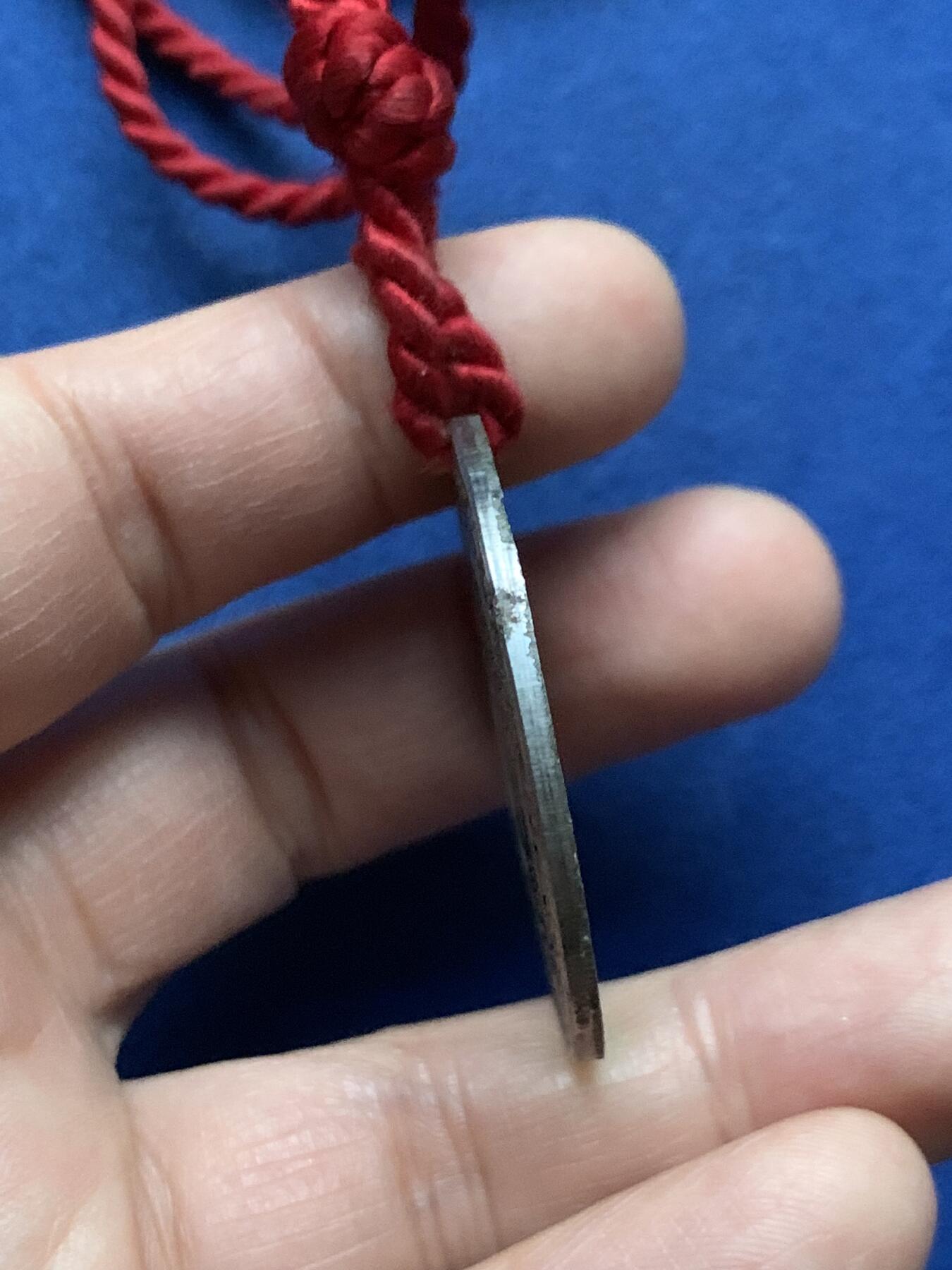 《竞宝斋》第450场 周日，周一，周二  3场连拍 （全场包邮，欢迎送拍） 德国挂式纪念章 带红绳重约21克 少见品种 版别自辨 细节见图