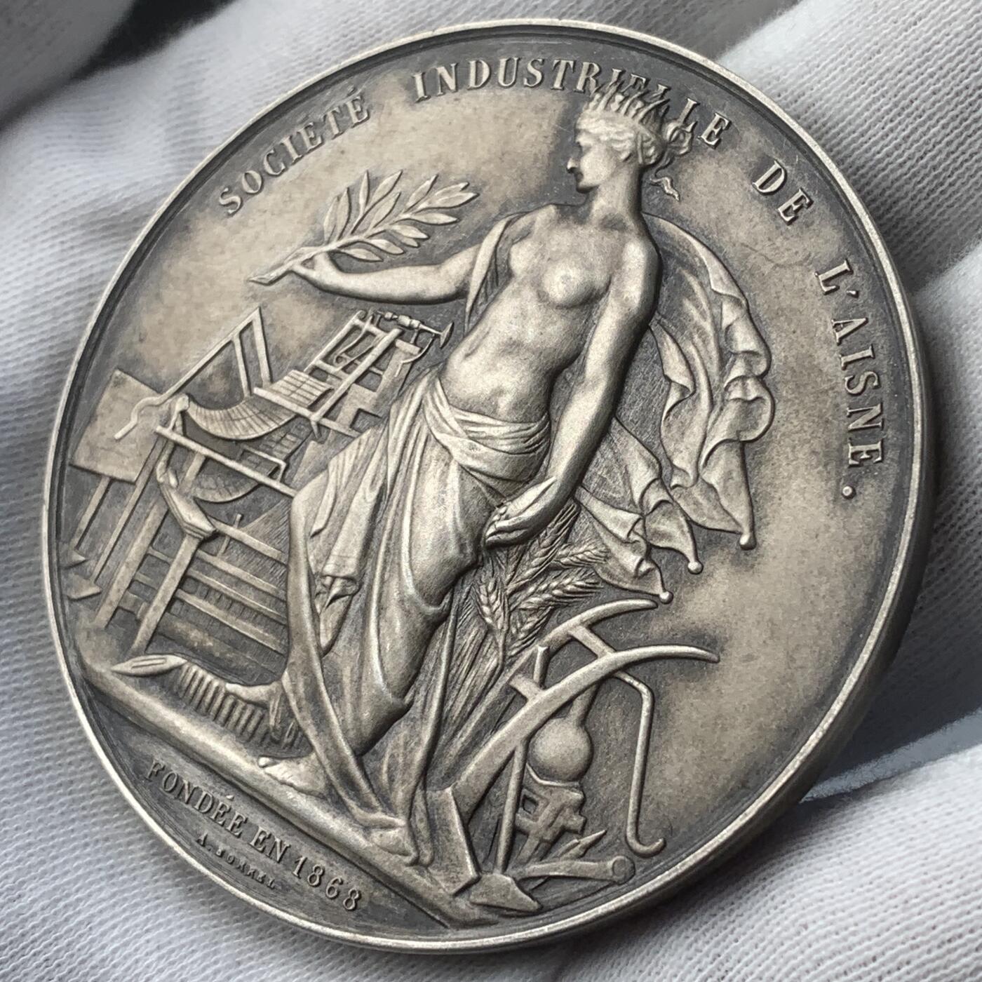 掌中浮雕-藏着的欧洲第047场 1947年法国埃纳工业协会镀银铜奖章，58mm，94g