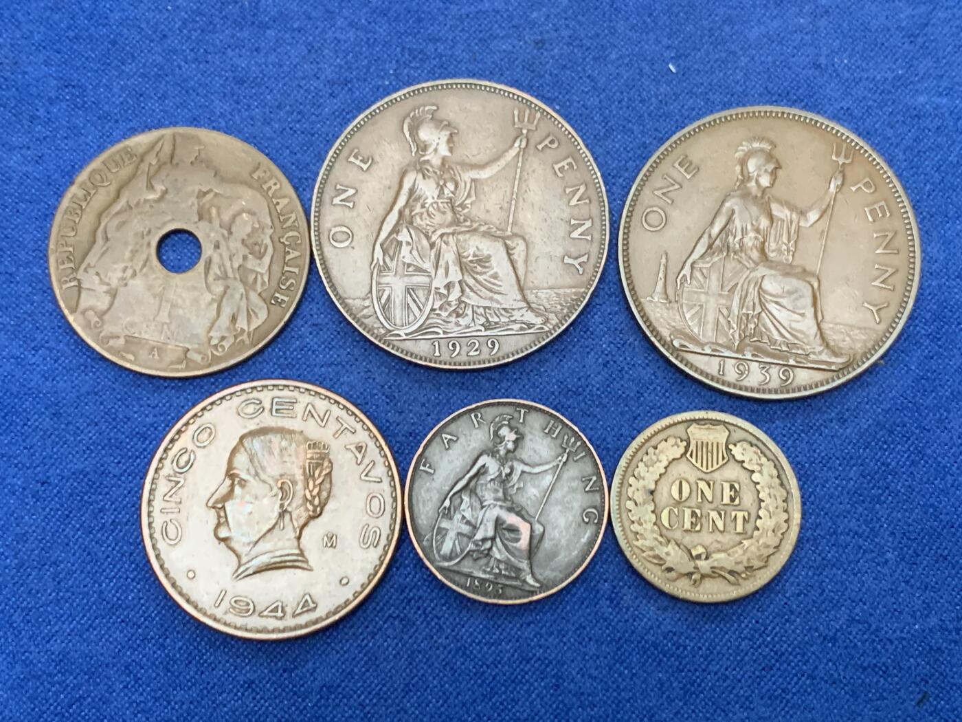 《竞宝斋》第450场 周日，周一，周二  3场连拍 （全场包邮，欢迎送拍） 六枚一组 巧克力老包浆铜币：1899美国印第安头1分，1895英国披纱1法新，1929英国乔五1便士，1939英国乔六1便士，1944墨西哥5分，1922法属印支百分之一