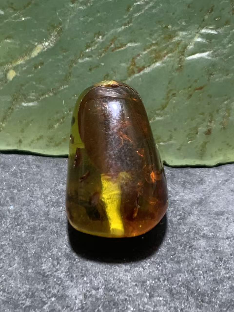 乌克兰花珀通货随形珠一个，