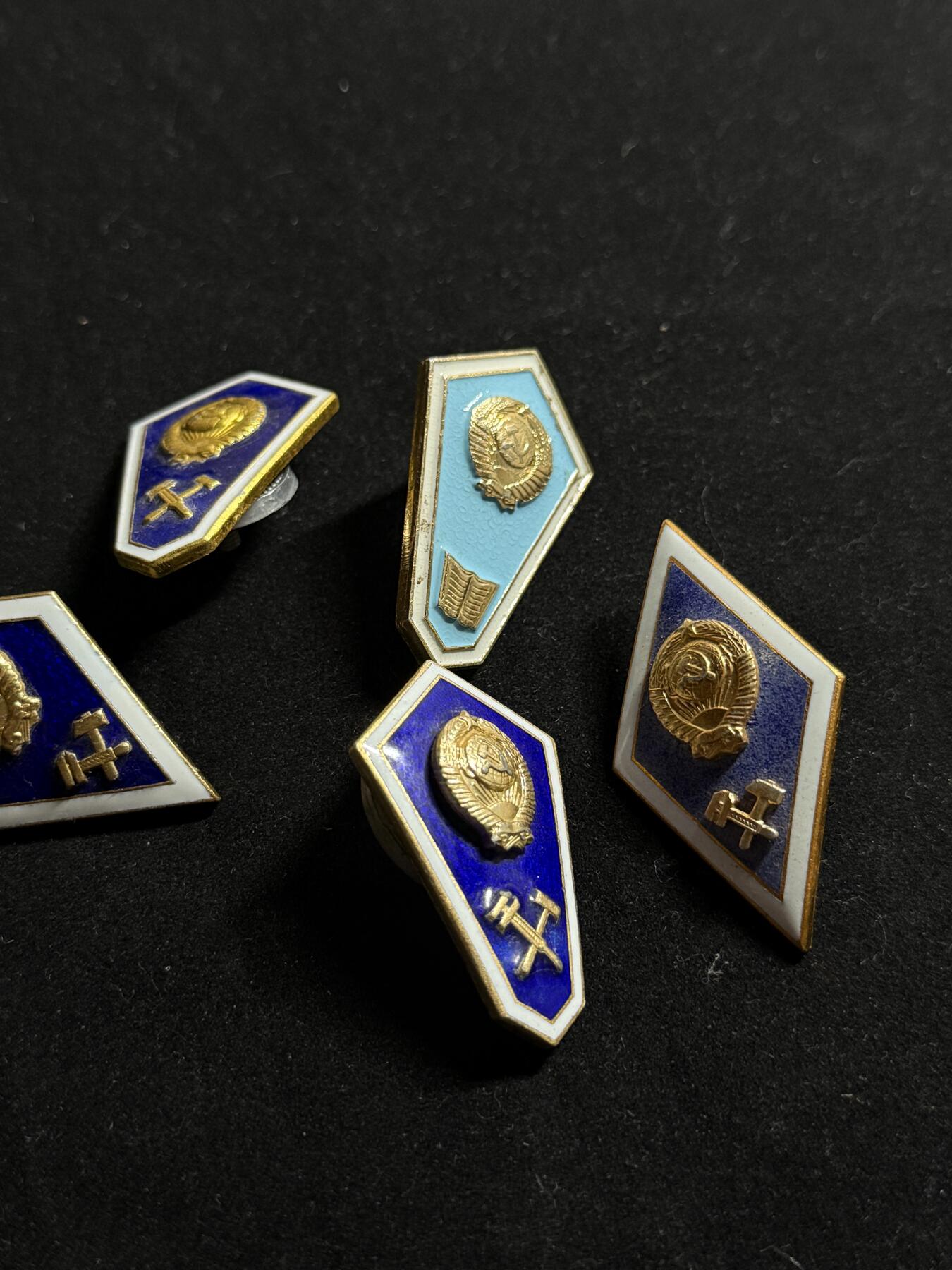 欢庆元旦！戎马世界章牌大赏第109期元旦大拍 苏联校徽一组