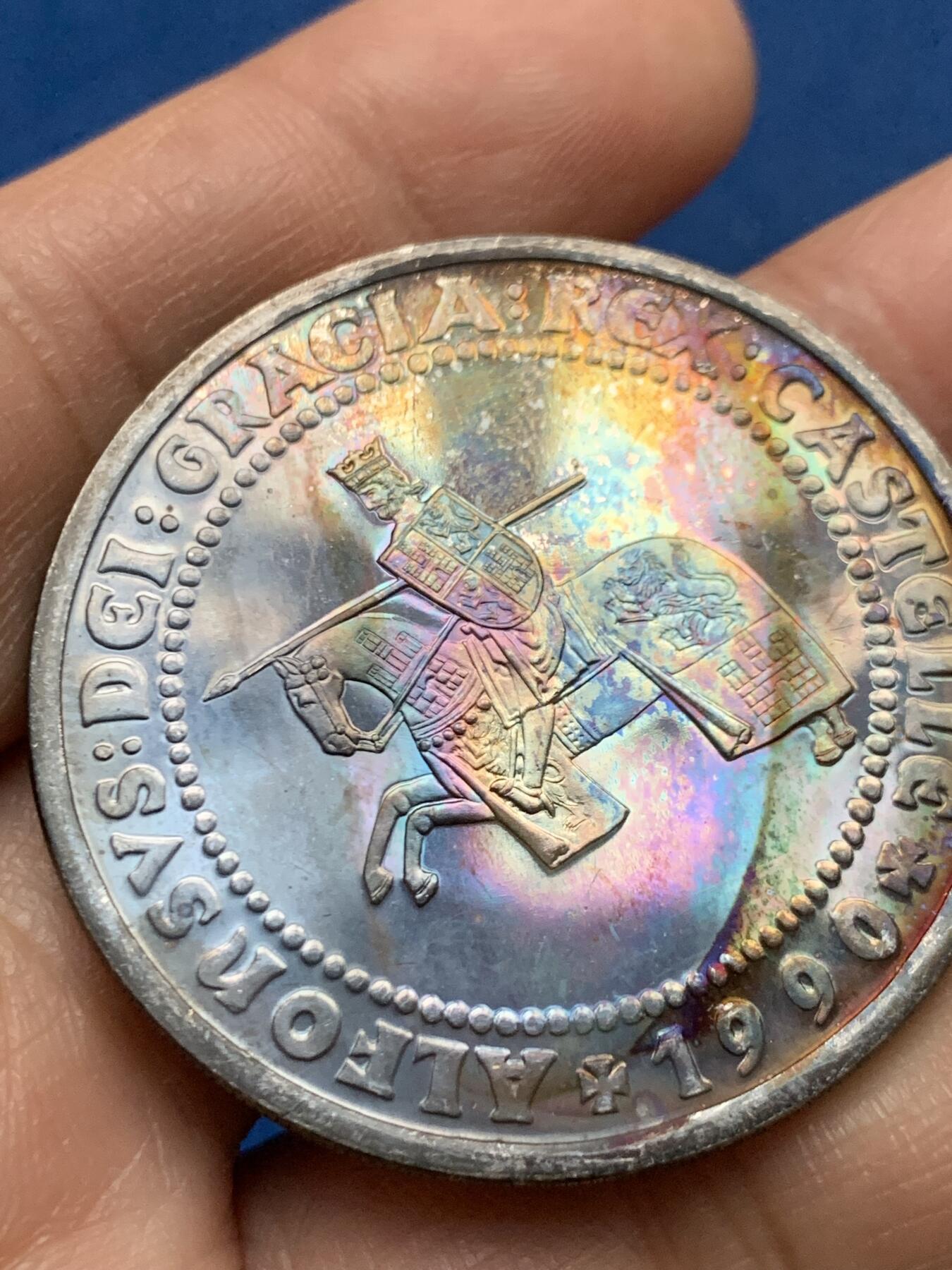 《竞宝斋》第450场 周日，周一，周二  3场连拍 （全场包邮，欢迎送拍） 西班牙1990年卡斯蒂利亚的阿方索十世5ECU银币 幻想币 霓虹包浆 扑克牌骑士 细节丰富 925银 33.55克