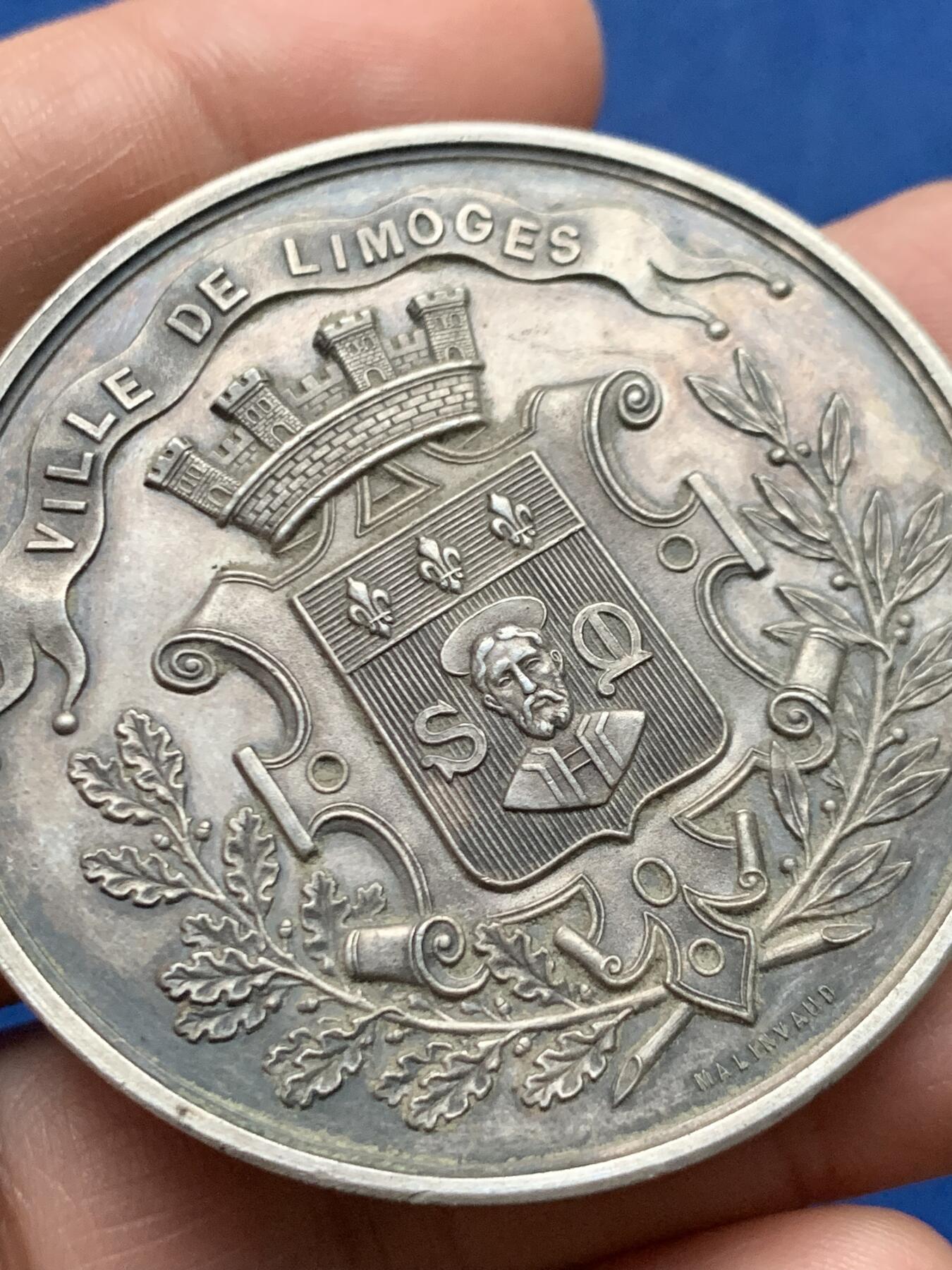 《竞宝斋》第450场 周日，周一，周二  3场连拍 （全场包邮，欢迎送拍） 法国利摩日市城市纪念大银章 61.1克 50.3mm 丰饶角银标