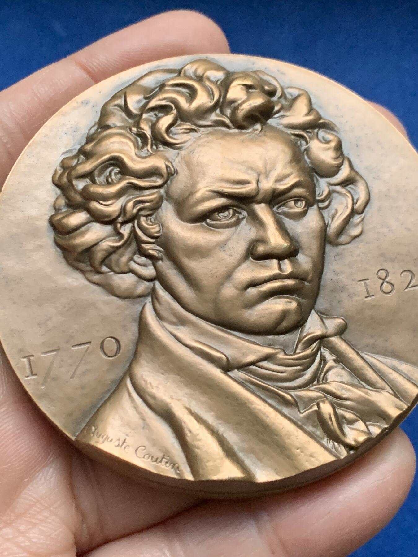 《竞宝斋》第450场 周日，周一，周二  3场连拍 （全场包邮，欢迎送拍） 贝多芬人物纪念单面大铜章 181.8克 67.6mm 1970 丰饶角铜标