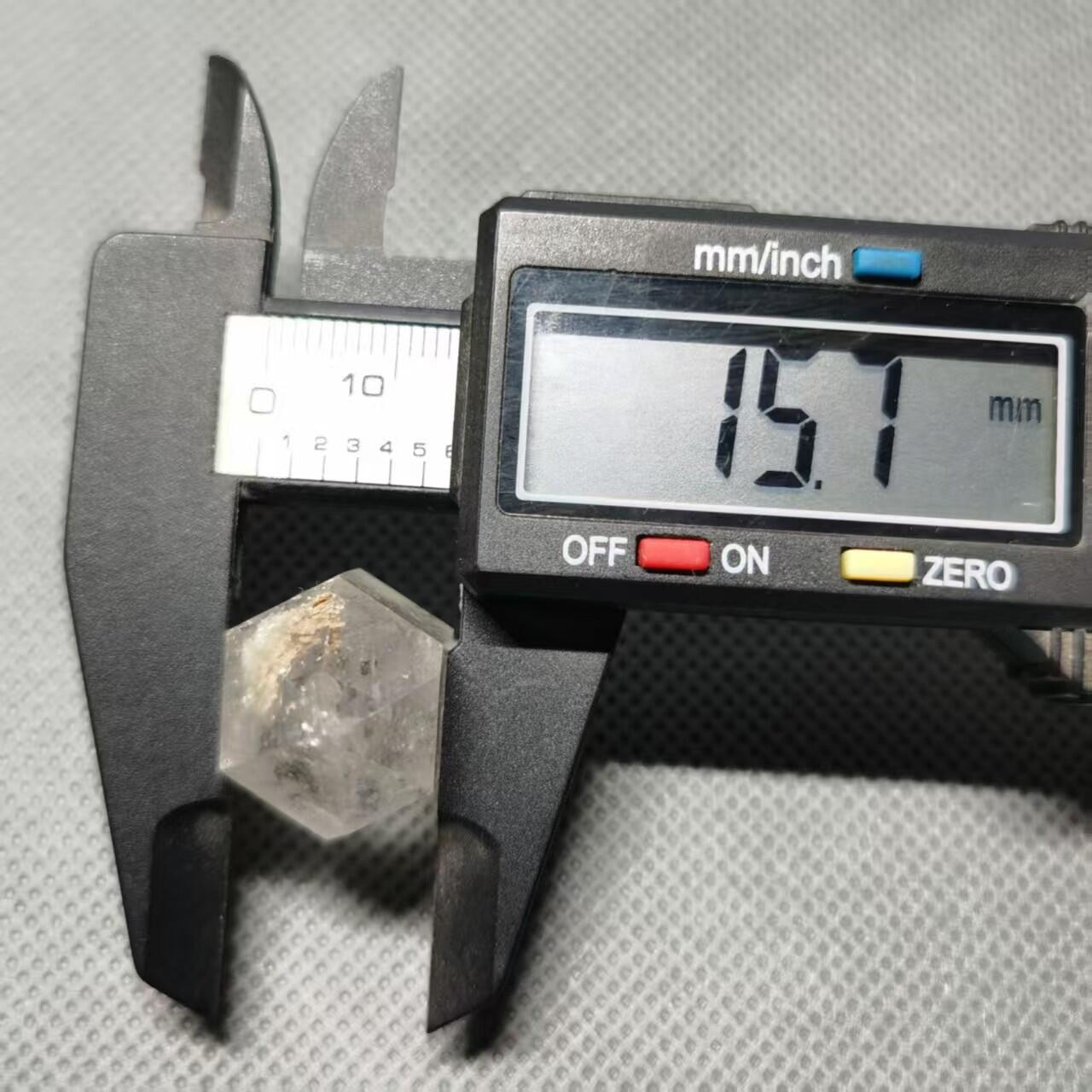 七河·世界钱币杂件水晶矿标小拍（总第31期） 藏家出品 （28）X635 周正云贵闪灵钻水晶（带活动黑砂） 本件拍品由合作藏家邮寄