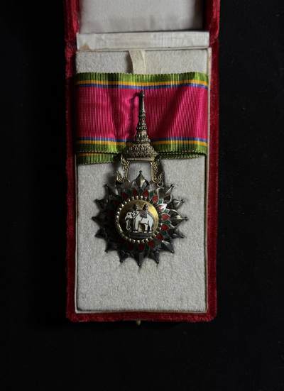 欢庆元旦！戎马世界章牌大赏第109期元旦大拍 - 泰国白象勋章，银制带盒，指挥官级