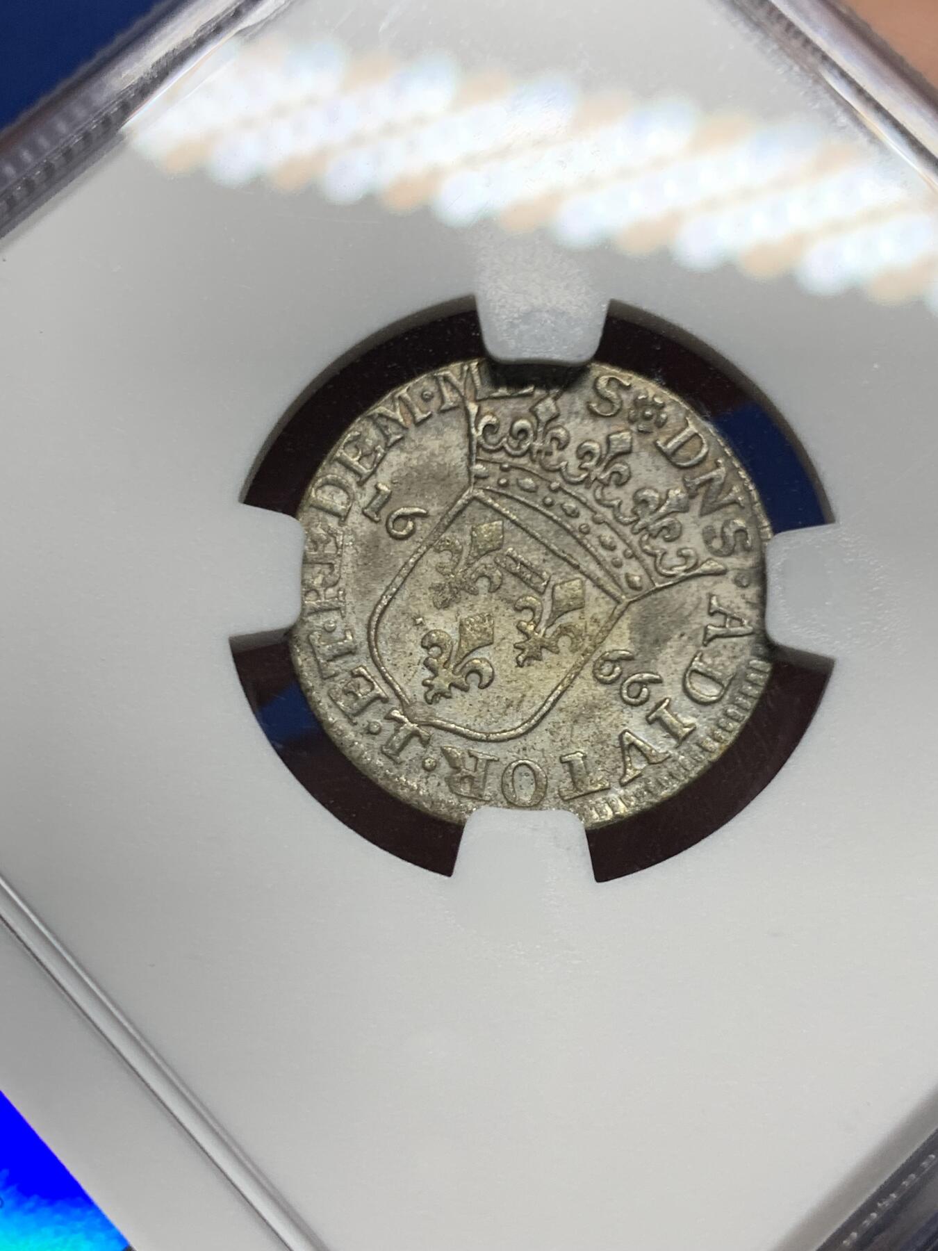 《竞宝斋》第450场 周日，周一，周二  3场连拍 （全场包邮，欢迎送拍） NGC UNCD 意大利 塔萨罗洛公国 1666年 1LUI 银币 近400年前的银币 打制一流 包浆非常漂亮 少见品种