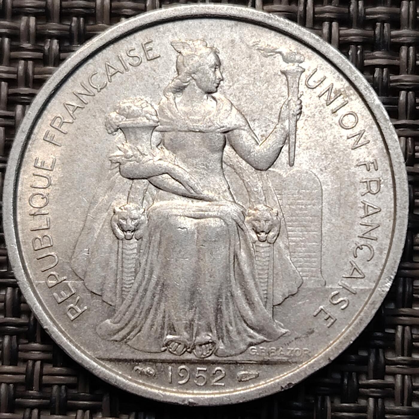 布加迪🐬～世界钱币(上海)🌾第 268 期 /  各国套币和散币 新克里多尼亚 1952年 5法郎铝币～C2