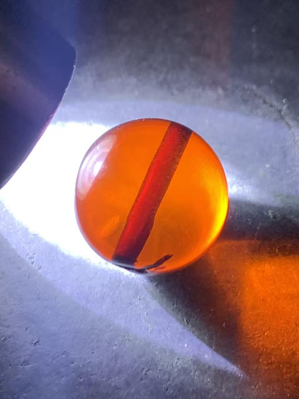 天然乌克兰血珀通货圆珠一颗，