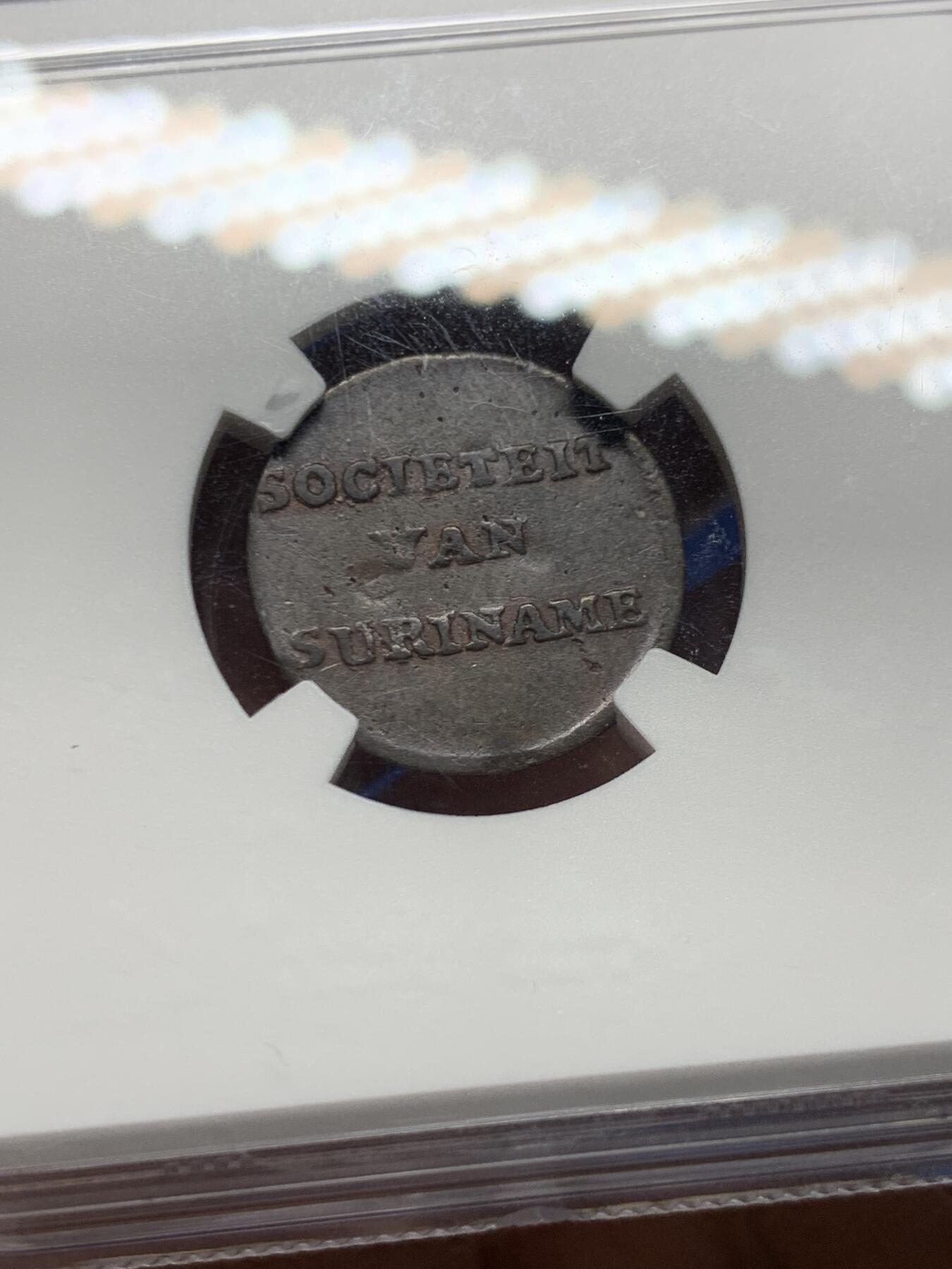 《竞宝斋》第450场 周日，周一，周二  3场连拍 （全场包邮，欢迎送拍） NGC AUD 荷属苏里南 1764年 1杜伊特 铜币 极美原铜光 相对少见的LONG GRASS版 仅单年发行 稀缺品种