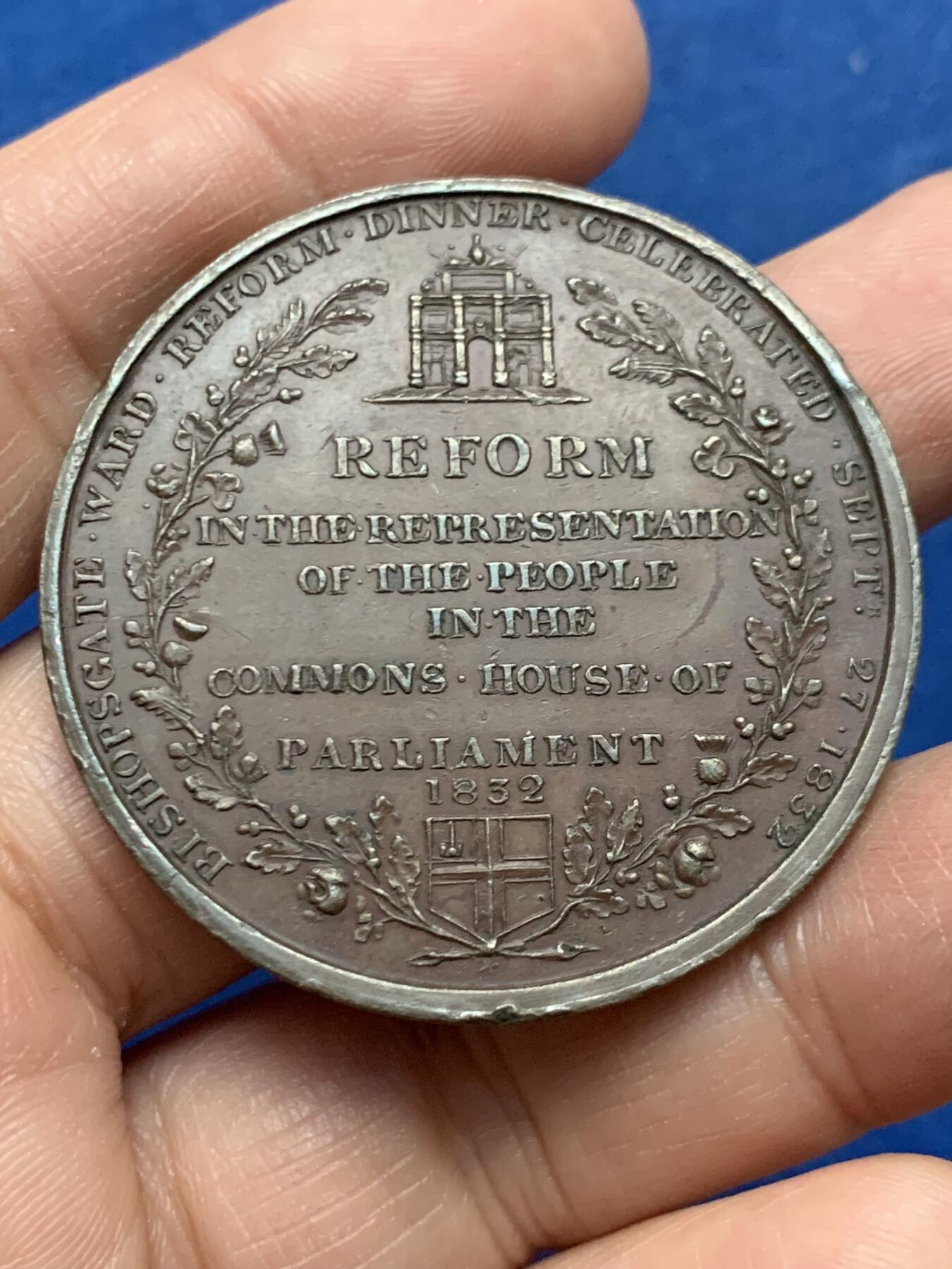 《竞宝斋》第450场 周日，周一，周二  3场连拍 （全场包邮，欢迎送拍） 英国1832年议会改革运动纪念铜章 32.85克 44.2mm 细节见图