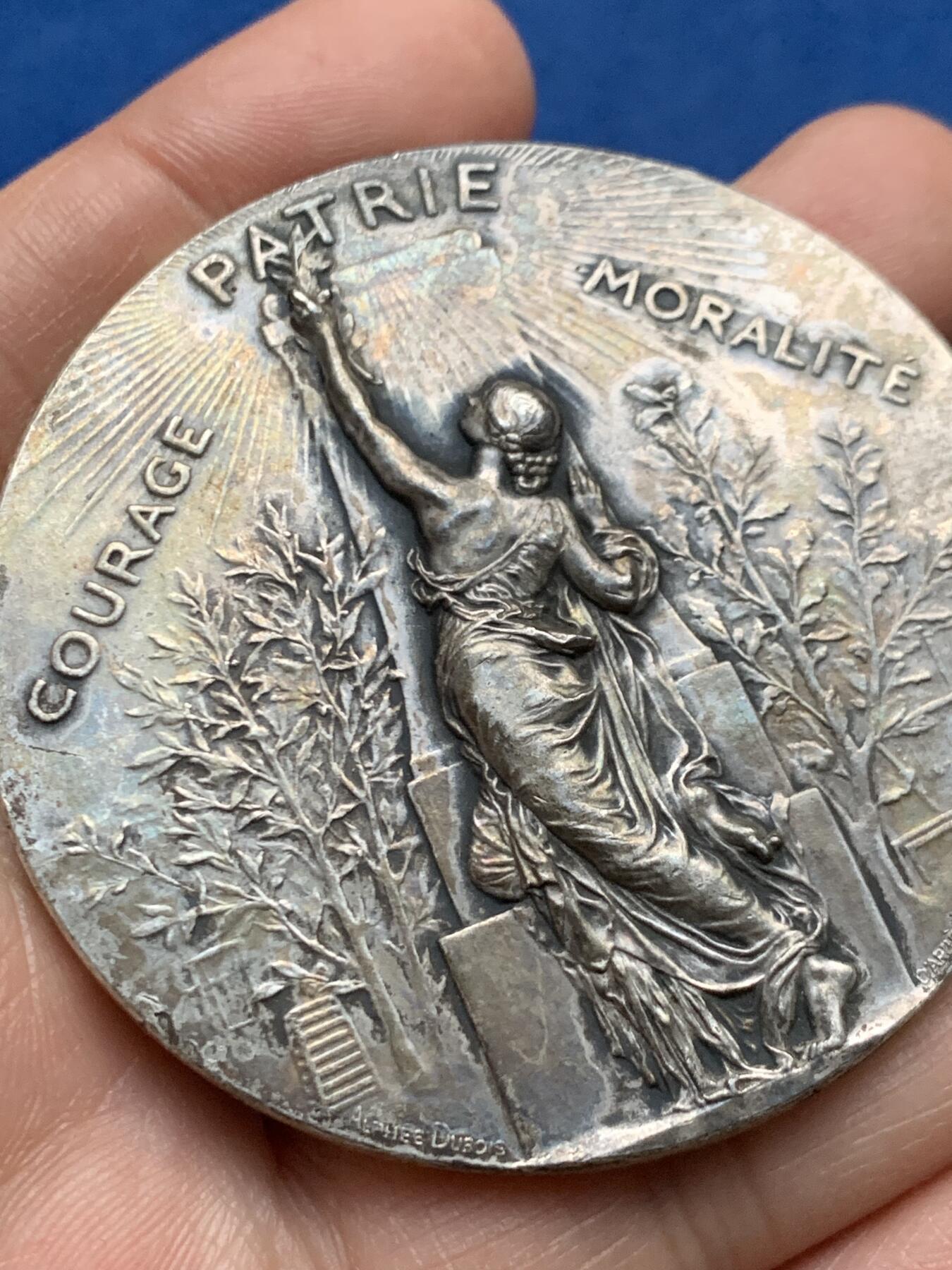 《竞宝斋》第450场 周日，周一，周二  3场连拍 （全场包邮，欢迎送拍） 法国体操协会纪念大银章 75.7克 57.5mm 丰饶角银标