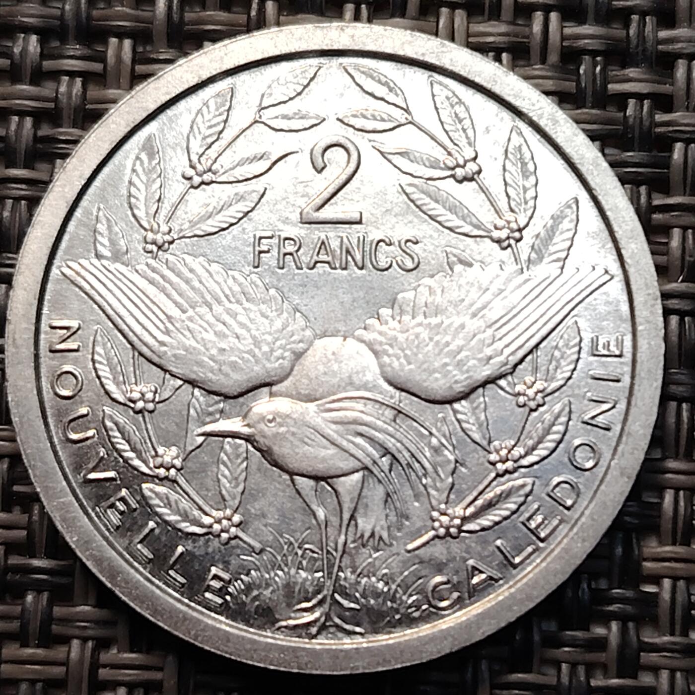 布加迪🐬～世界钱币(上海)🌾第 273 期 /  各国套币和散币 新克里多尼亚 1949年 2法郎铝币～C2