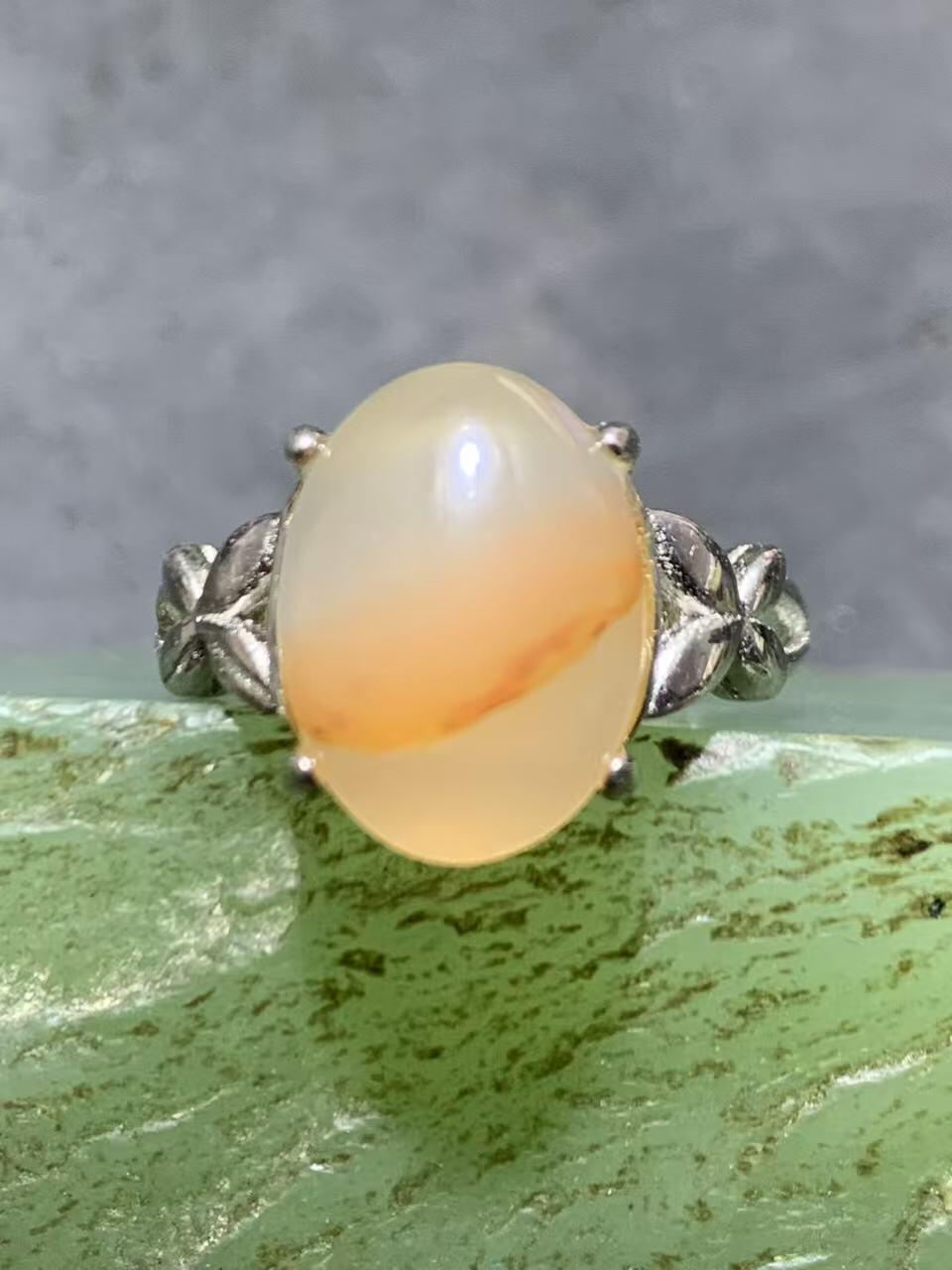 精美荔枝冻飘红南红玛瑙活口戒指一枚