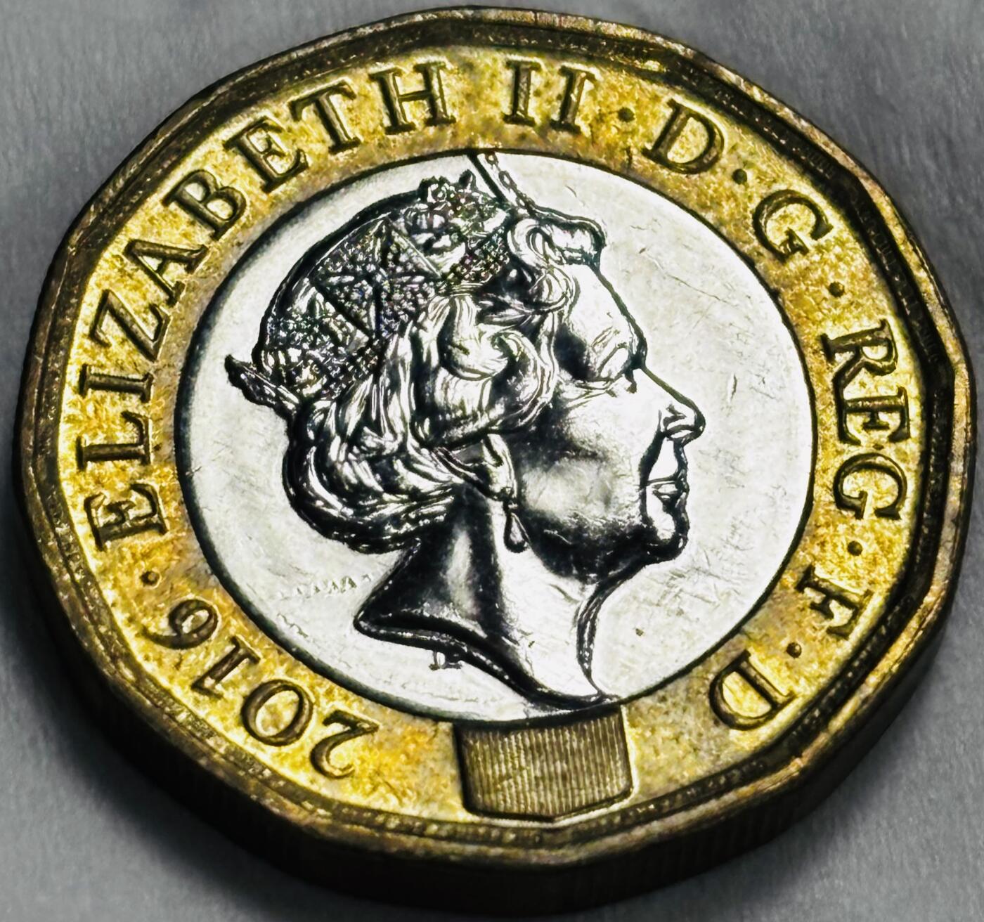 文馨钱币收藏第 286 场，圣诞节专场【 长期接收代拍品低至 0 佣金】 少见老年女王头像 2016 年英国 1 镑双色纪念币