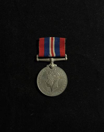 欢庆元旦！戎马世界章牌大赏第109期元旦大拍 - 英国二战战争奖章，带边铭