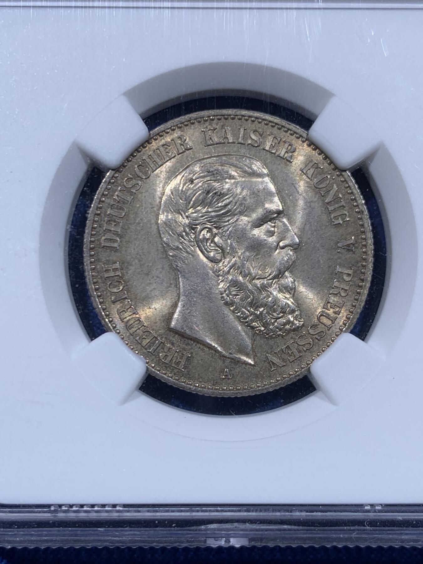 《竞宝斋》第450场 周日，周一，周二  3场连拍 （全场包邮，欢迎送拍） NGC MS63 德国 1888年 三皇之年 普鲁士 弗里德里希三世 2马克 银币 浅棕色包浆，转光优美