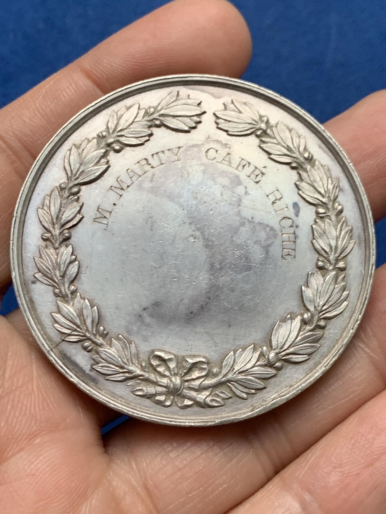 《竞宝斋》第450场 周日，周一，周二  3场连拍 （全场包邮，欢迎送拍） 法国利摩日市城市纪念大银章 61.1克 50.3mm 丰饶角银标