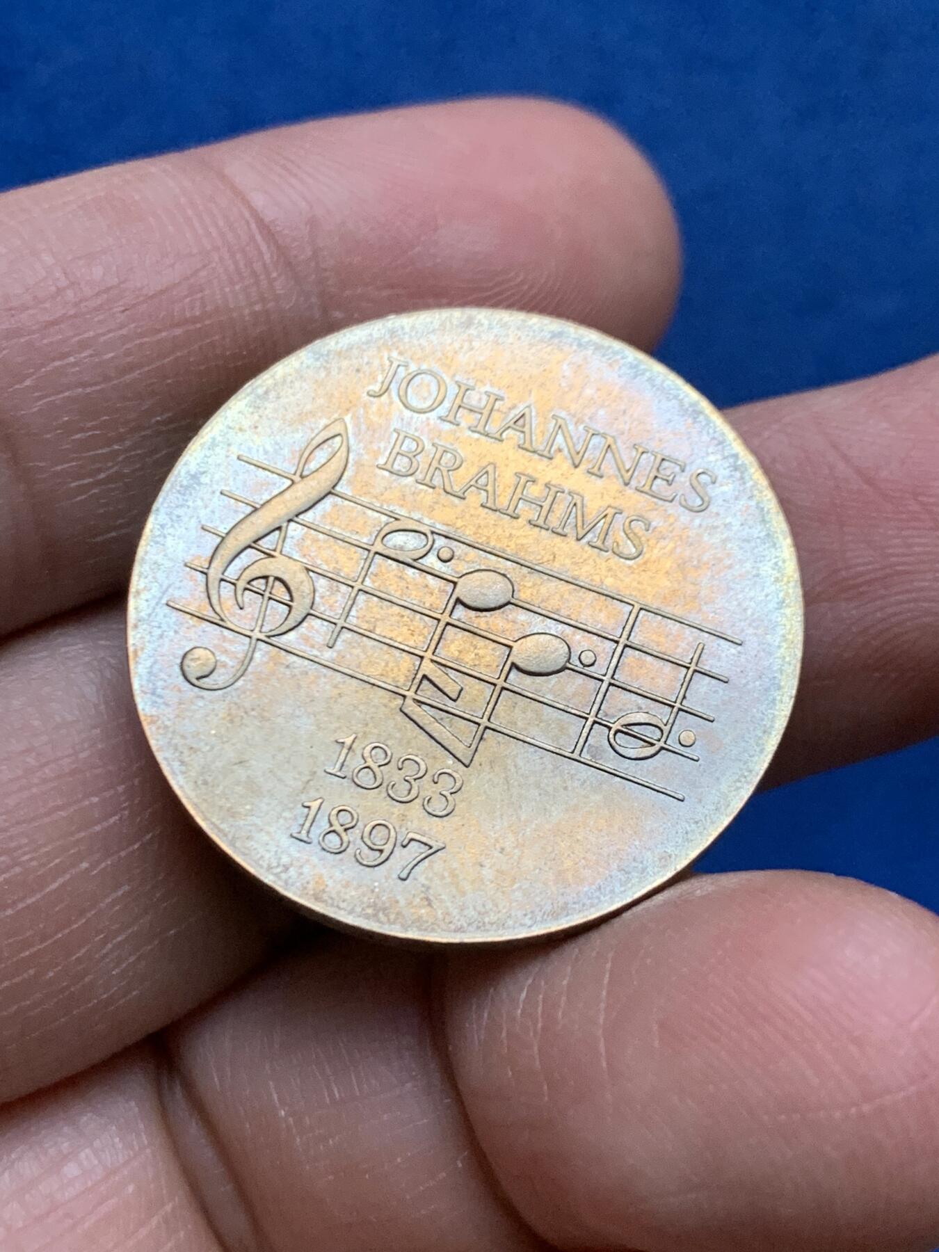 《竞宝斋》第450场 周日，周一，周二  3场连拍 （全场包邮，欢迎送拍） 东德1972年作曲家约翰内斯·勃拉姆斯逝世75周年5马克纪念币