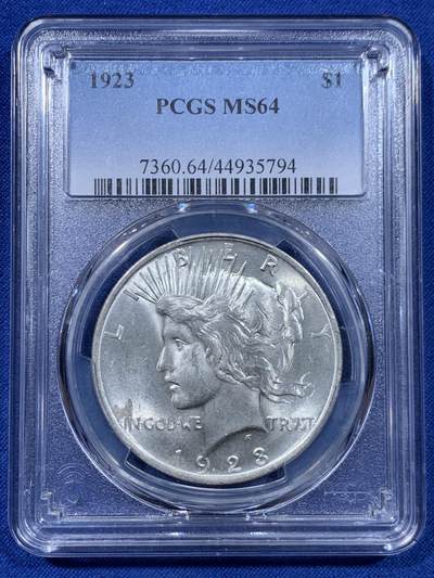 《竞宝斋》第450场 周日，周一，周二  3场连拍 （全场包邮，欢迎送拍） - PCGS MS64 美国1923年和平1美元大银币 盒子左下角有磕 细节见图