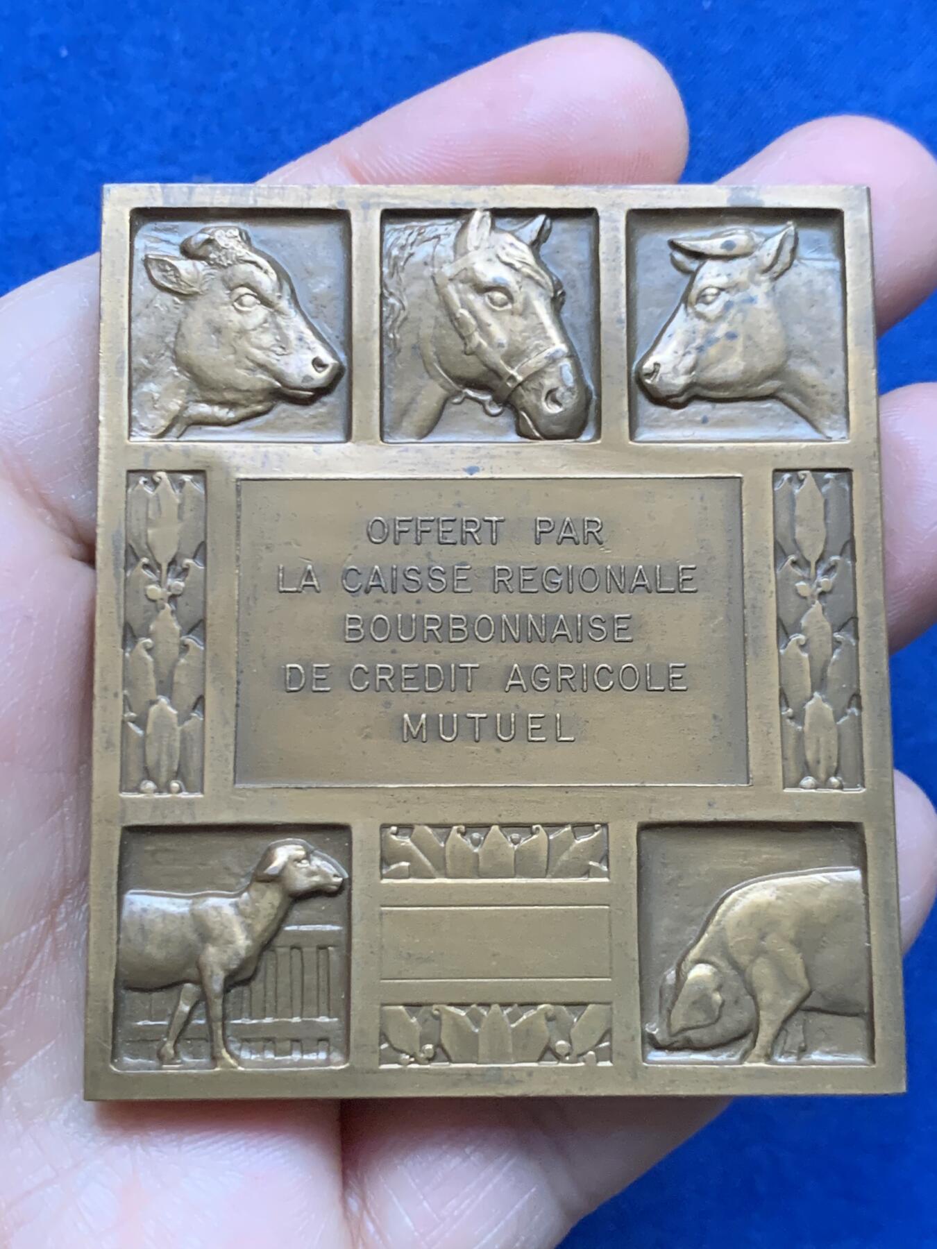 《竞宝斋》第450场 周日，周一，周二  3场连拍 （全场包邮，欢迎送拍） 名家莫隆作品 法国农业部纪念铜章 139.7克 56*64.8mm 1966 丰饶角铜标