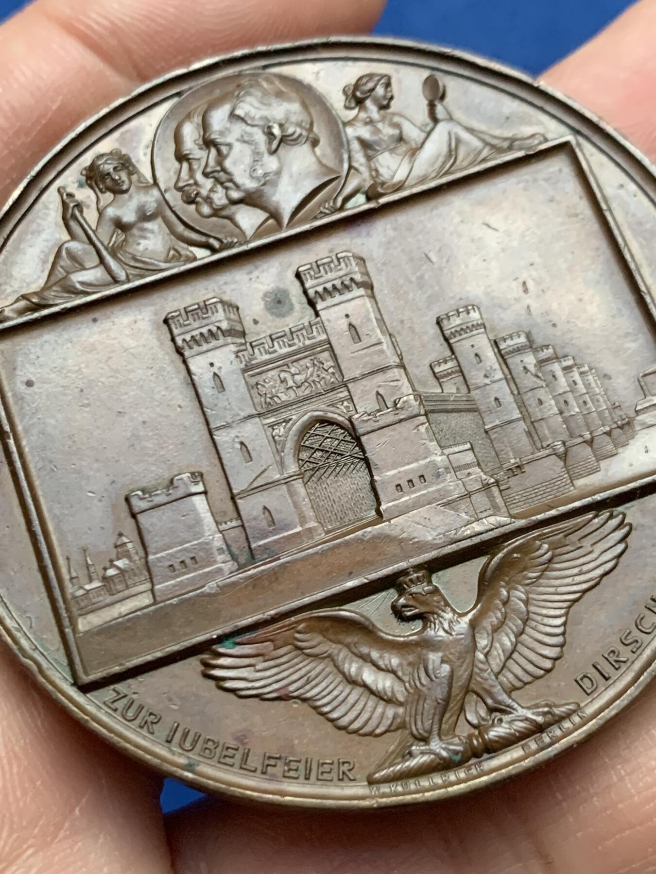 《竞宝斋》第450场 周日，周一，周二  3场连拍 （全场包邮，欢迎送拍） 德国1860年普鲁士特切夫铁路大桥落成及建市600周年纪念铜章，极美高浮雕，58.9克，50.5mm。