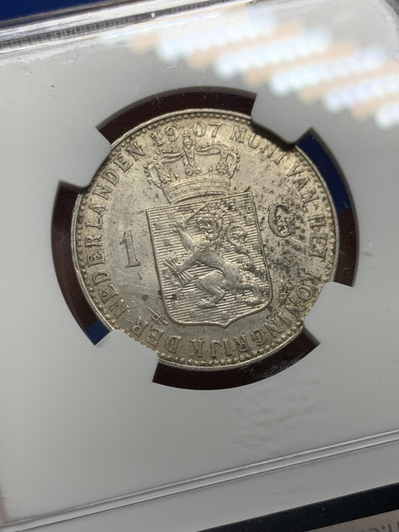 《竞宝斋》第450场 周日，周一，周二  3场连拍 （全场包邮，欢迎送拍） NGC UNCD 荷兰1907威廉敏娜少女头银币，好品相，轻度清洗痕迹，这个品种上UNC本来就已经非常不容易了，品相不错