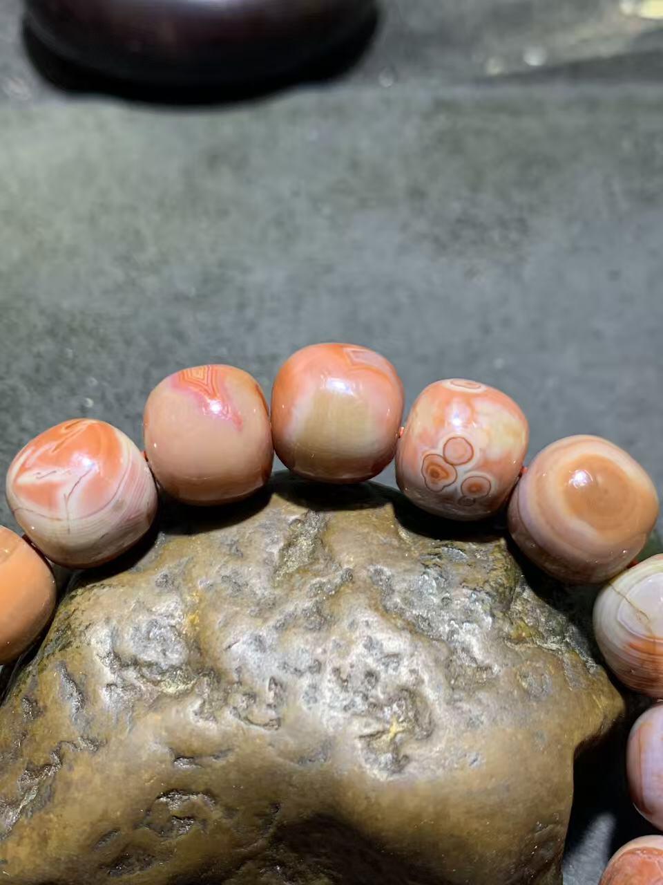 川料南红玛瑙老形桶珠手串一条，