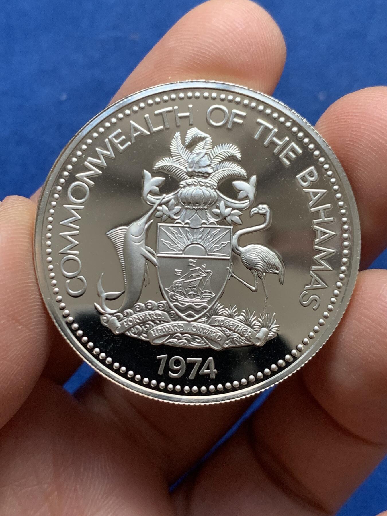 《竞宝斋》第450场 周日，周一，周二  3场连拍 （全场包邮，欢迎送拍） 巴哈马1974年精制2元银币（30.3克，925银）经典现代银币品种，设计精美